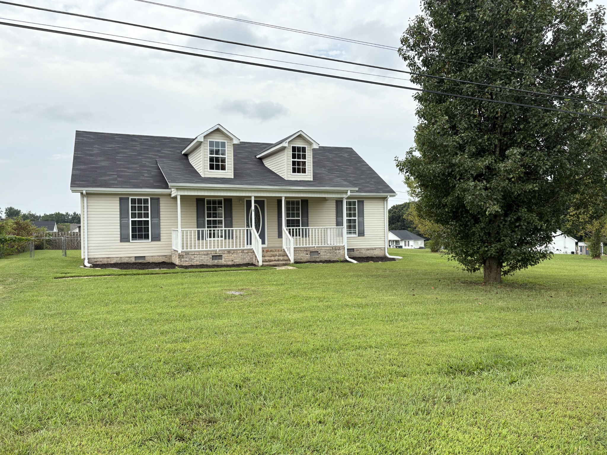 8 Meadowbrook Dr