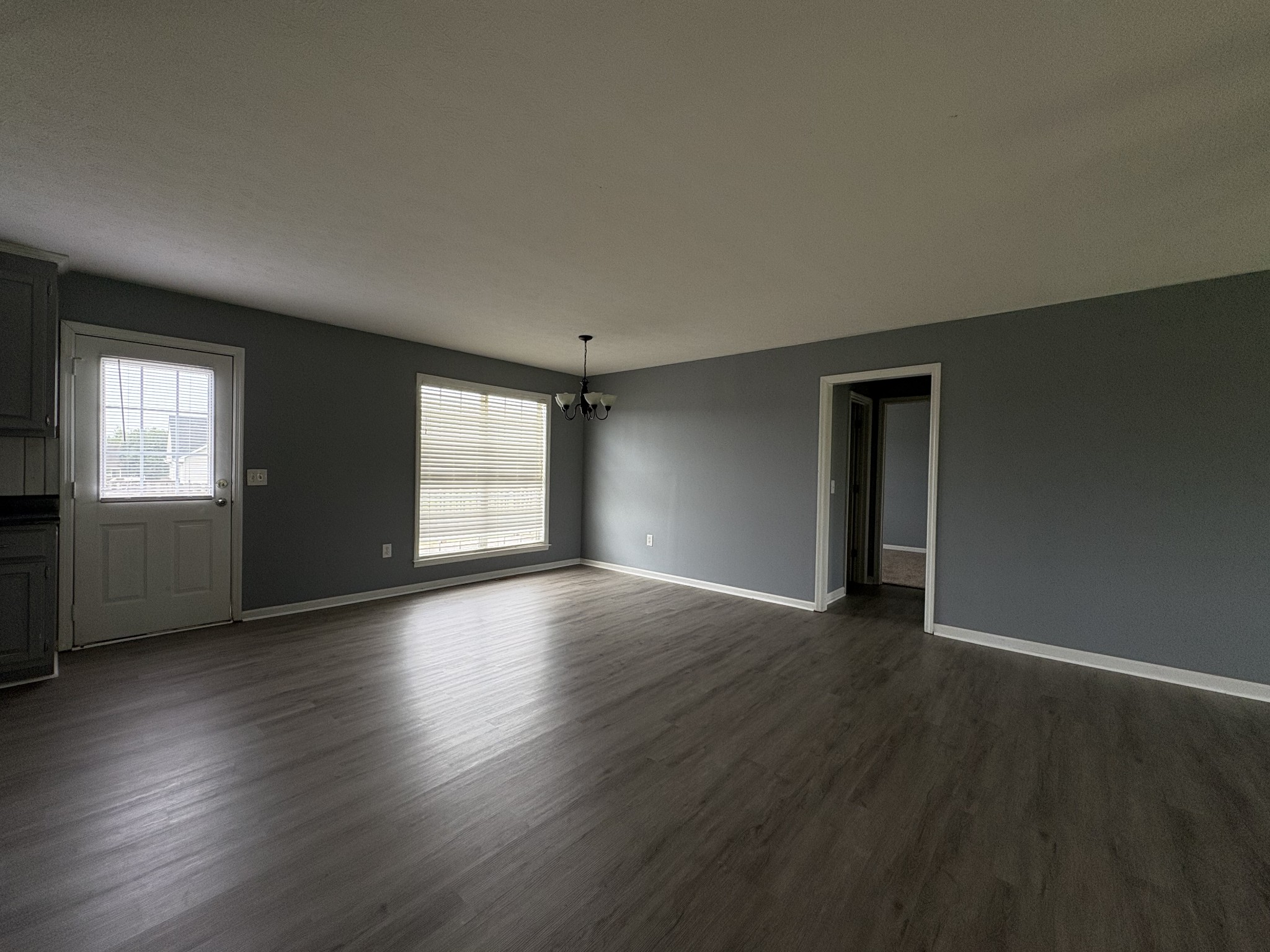 8 Meadowbrook Dr