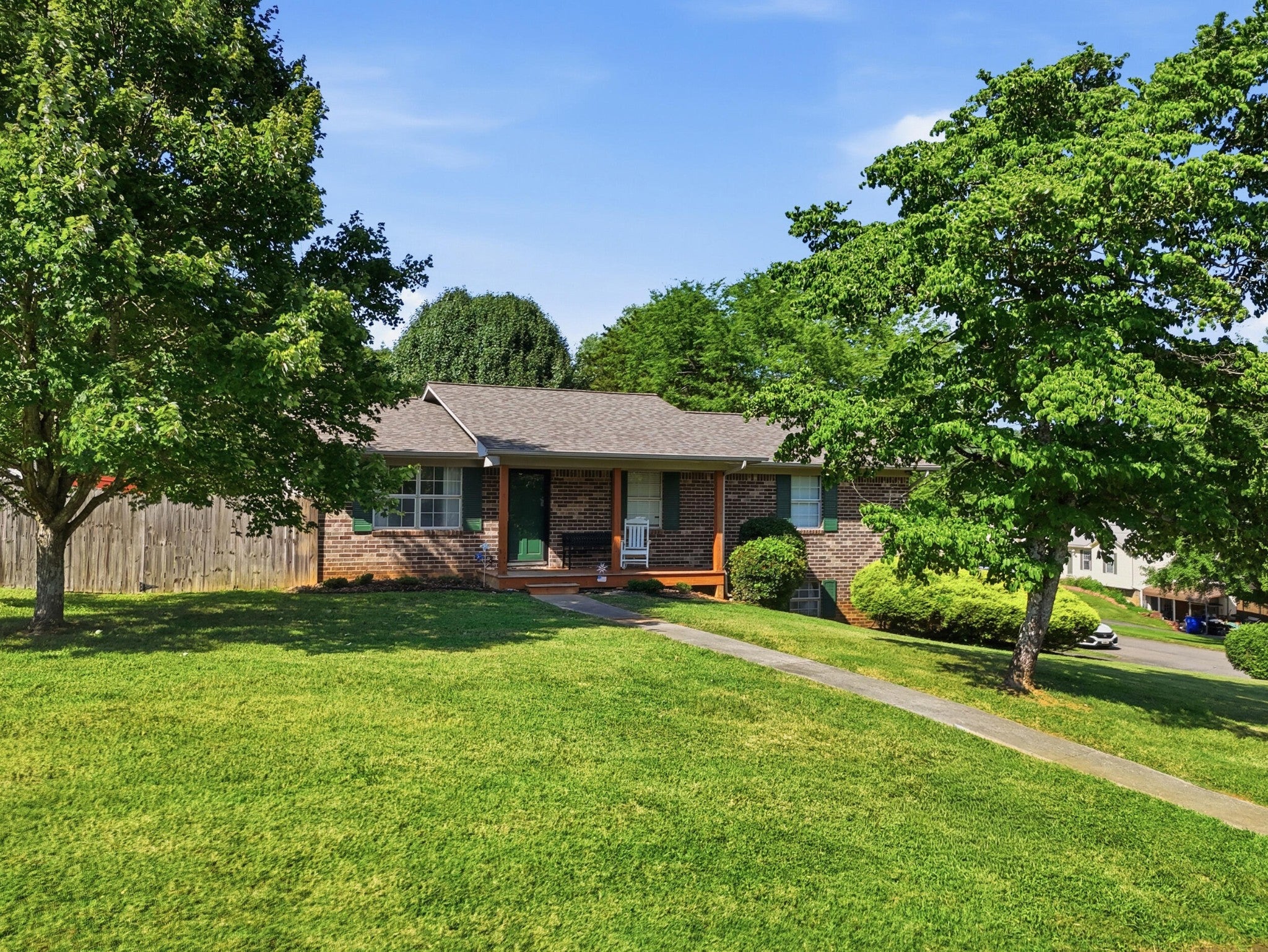 215 Mapleton Drive NW