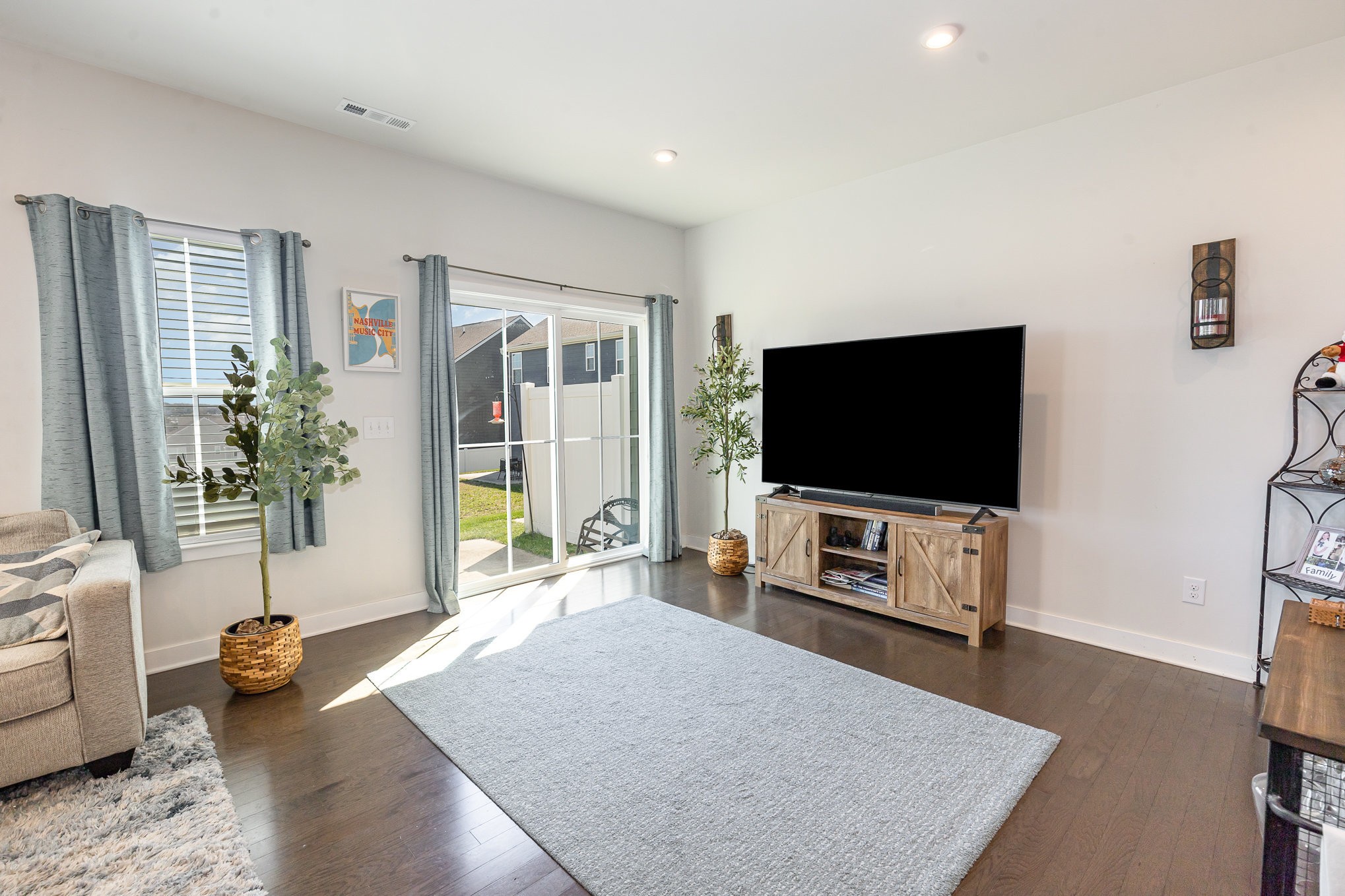 270 Dartmoor Pl
