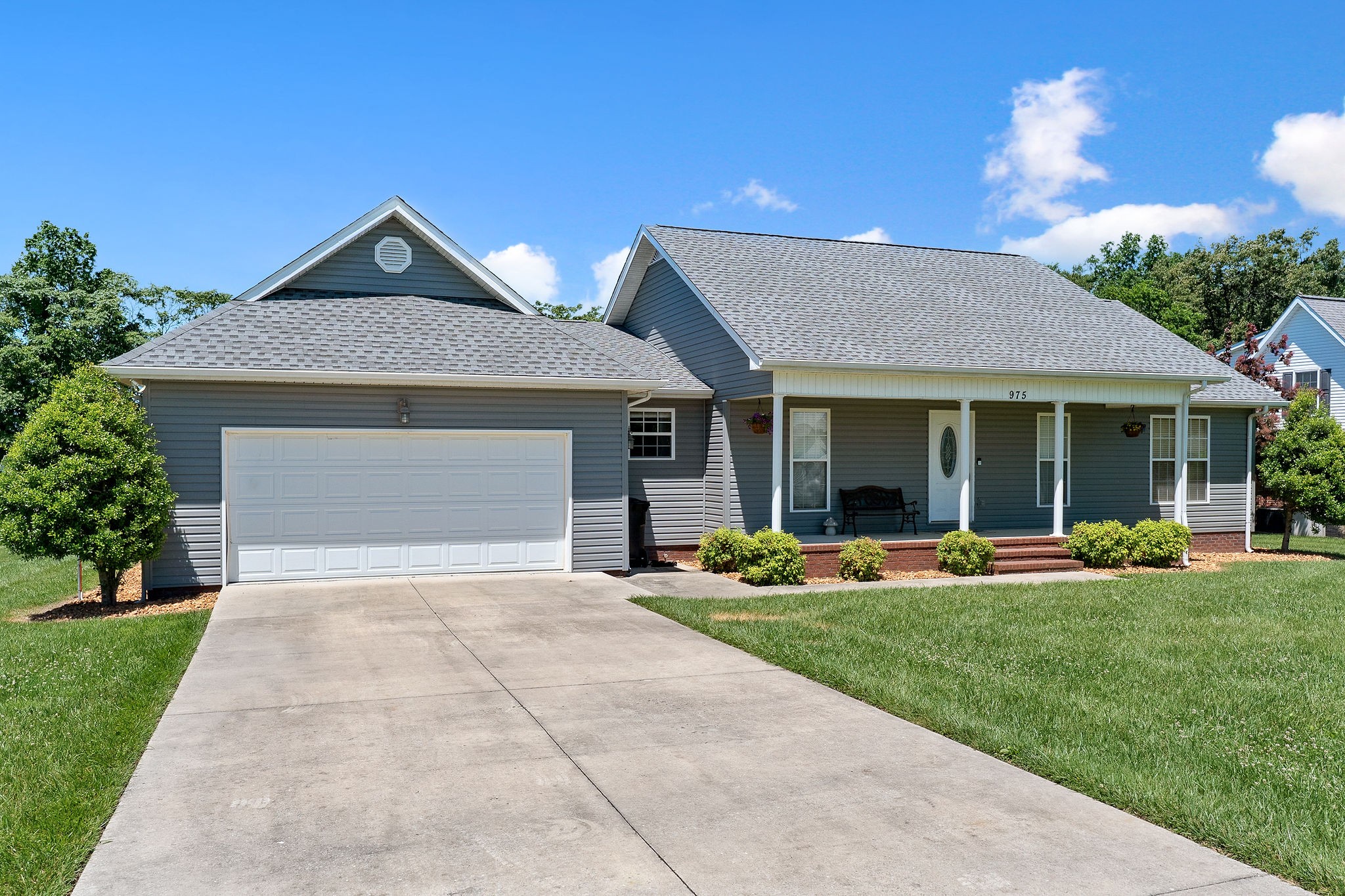 975 Eagle Landing Dr