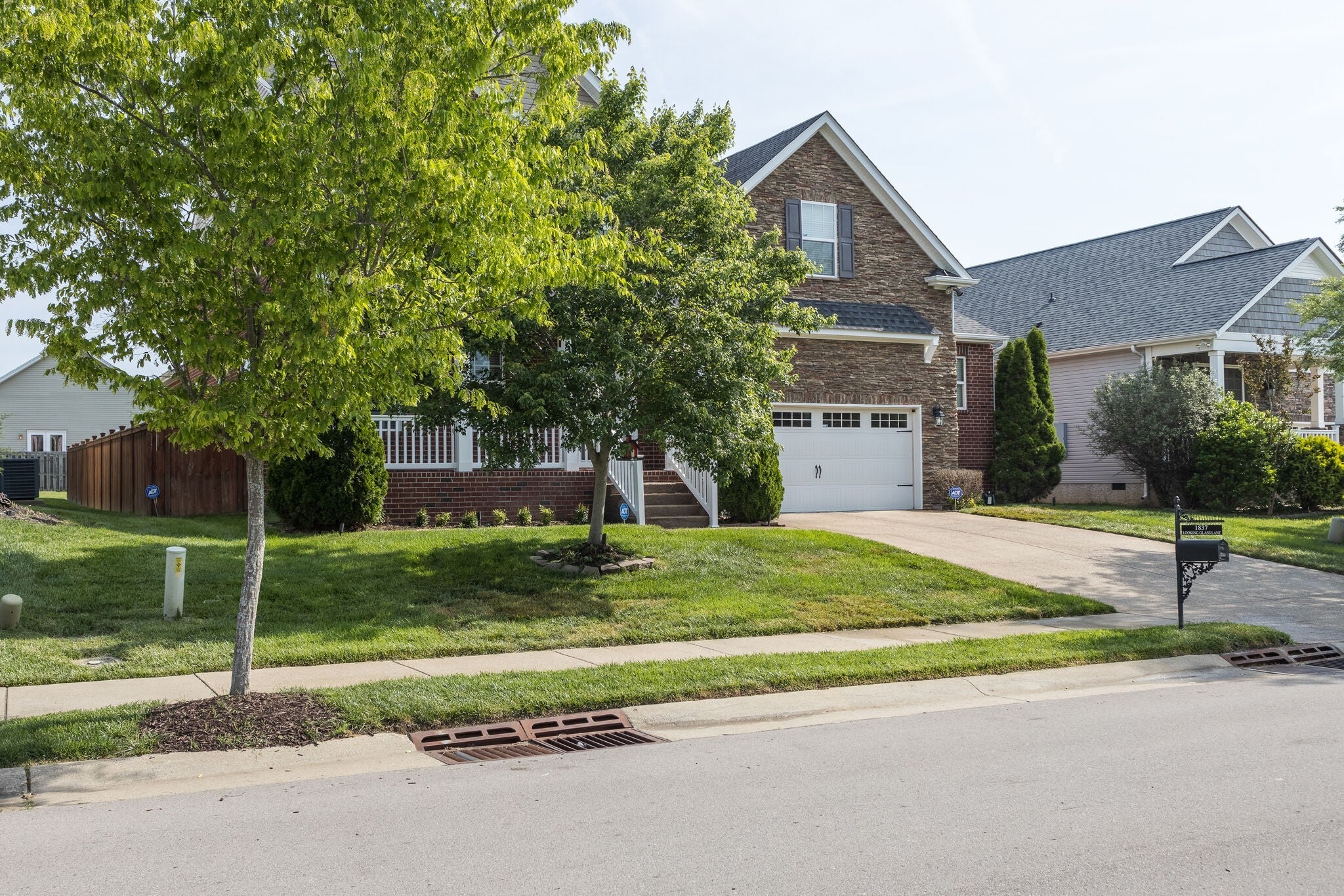 1837 Looking Glass Ln