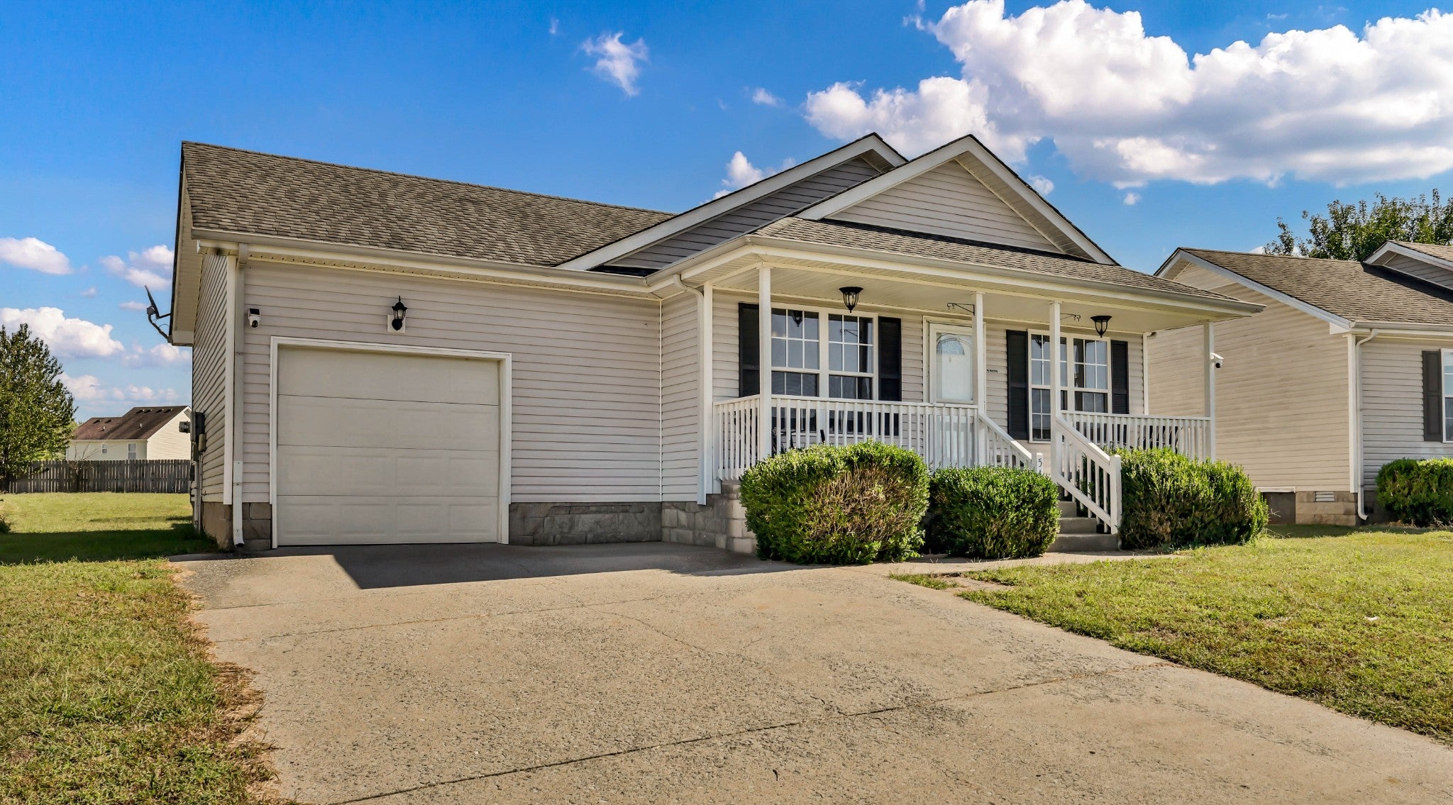 548 Oakmont Dr