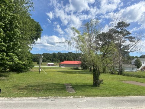 90 Creek St Big Sandy TN 38221