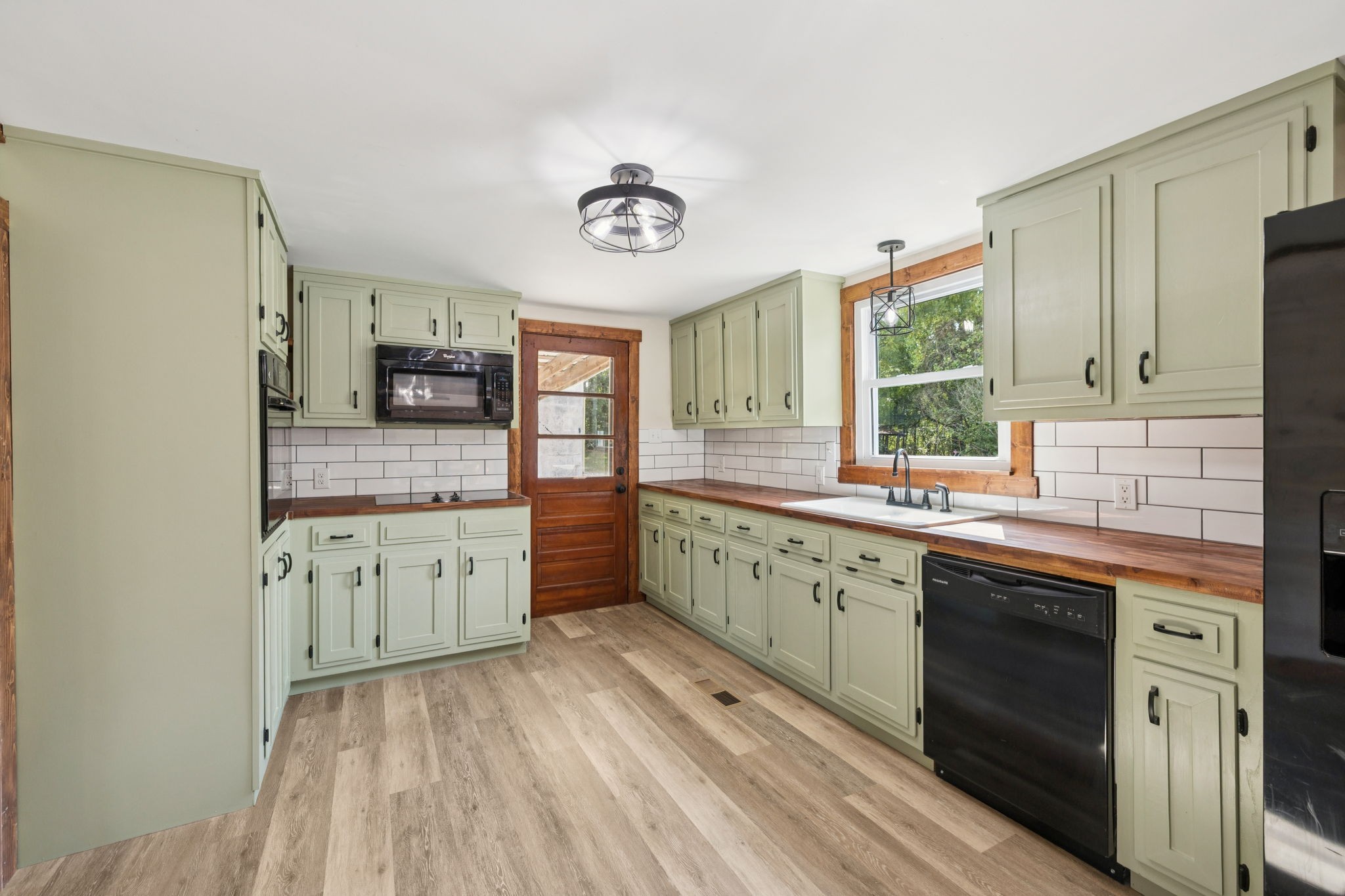 1954 Hidden Hills Rd