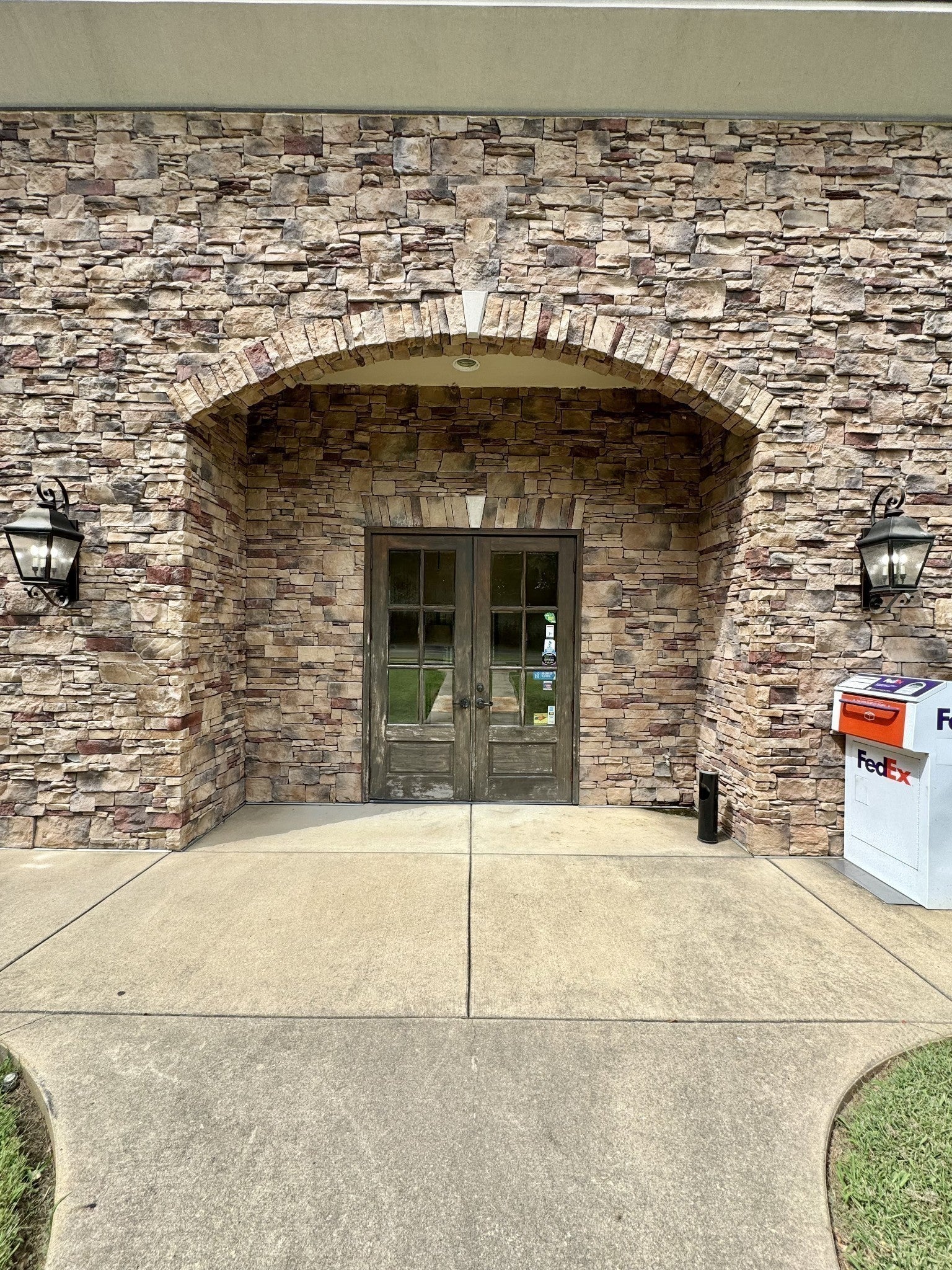 212 N Castle Heights Ave