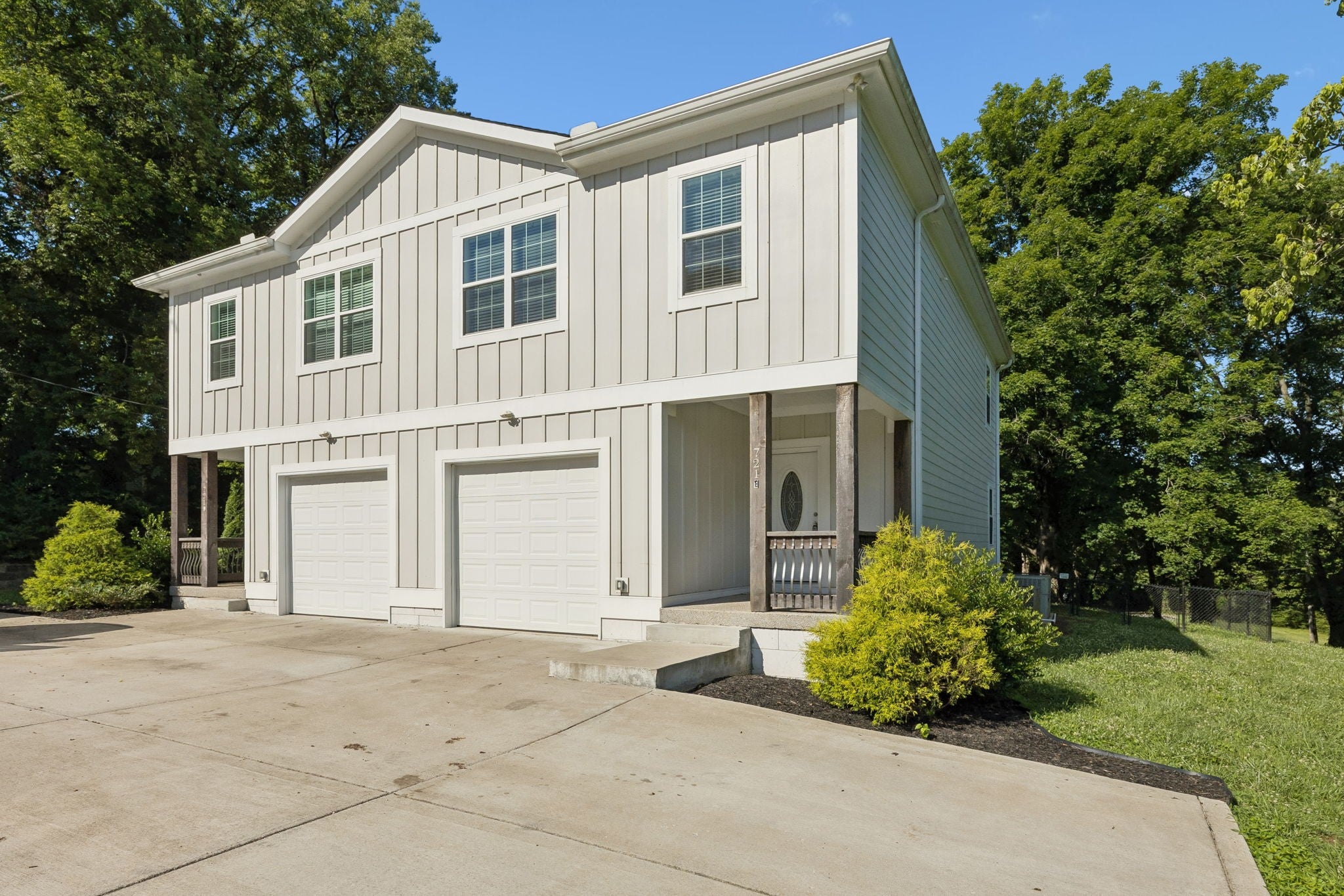 Photo 1 of 71 — 721 Poplar St, Columbia, TN 38401