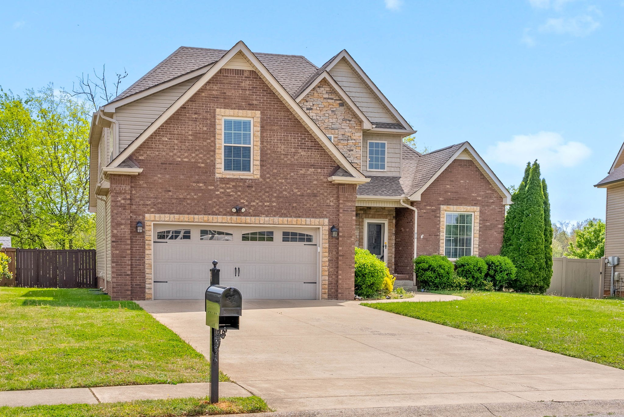 814 Carousel Ct