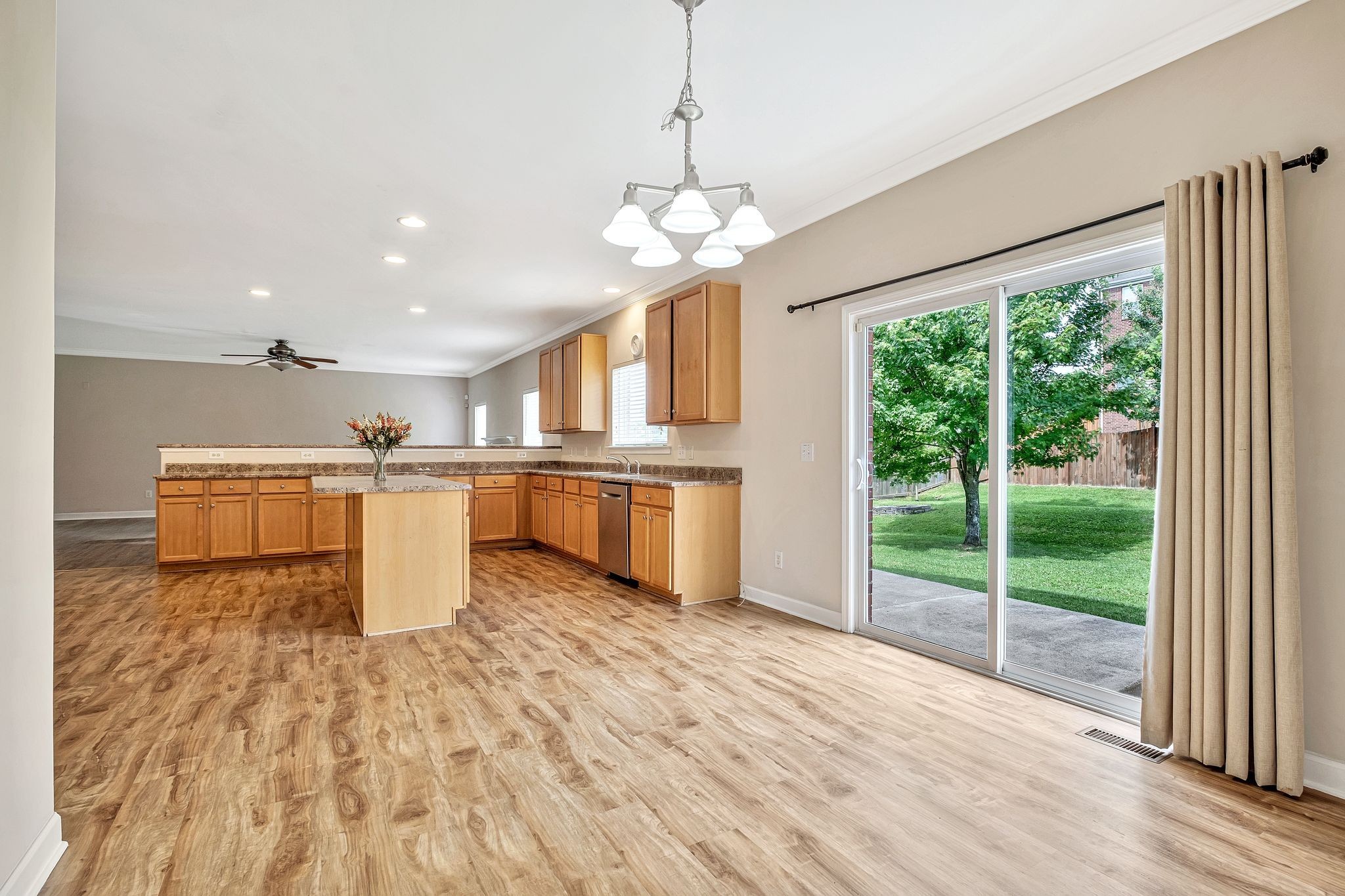 Franklin, Tennessee 37067, United States, 5 Bedrooms Bedrooms, ,3 BathroomsBathrooms,Residential,Pending,135617