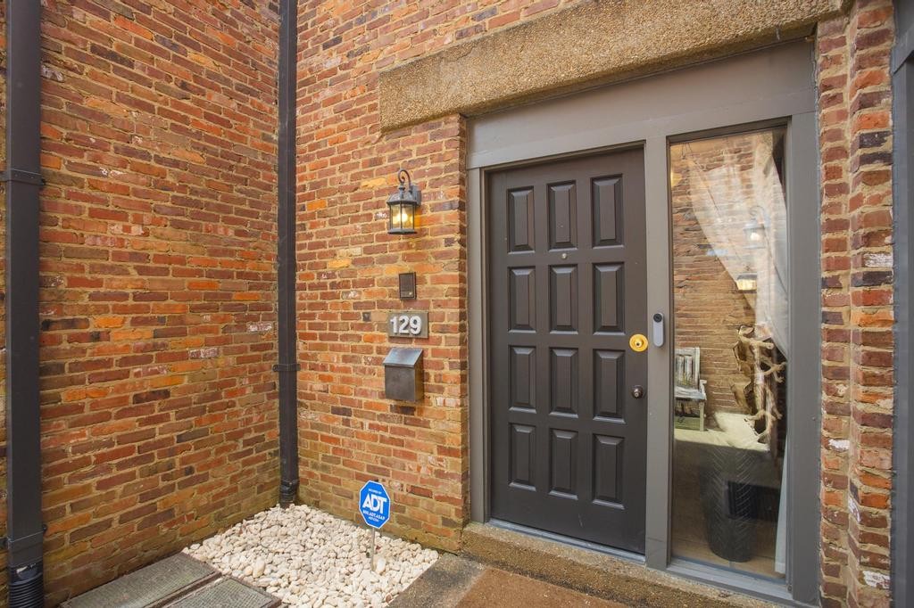 129 Hampton Pl