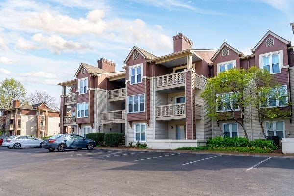 258 Hillsboro Pl, Nashville TN 37215 2-bed condo, photo 2 of 16