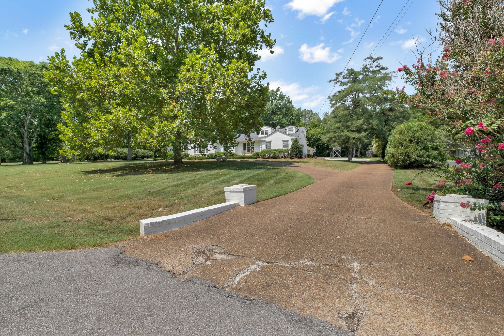 6137 Montcrest Dr