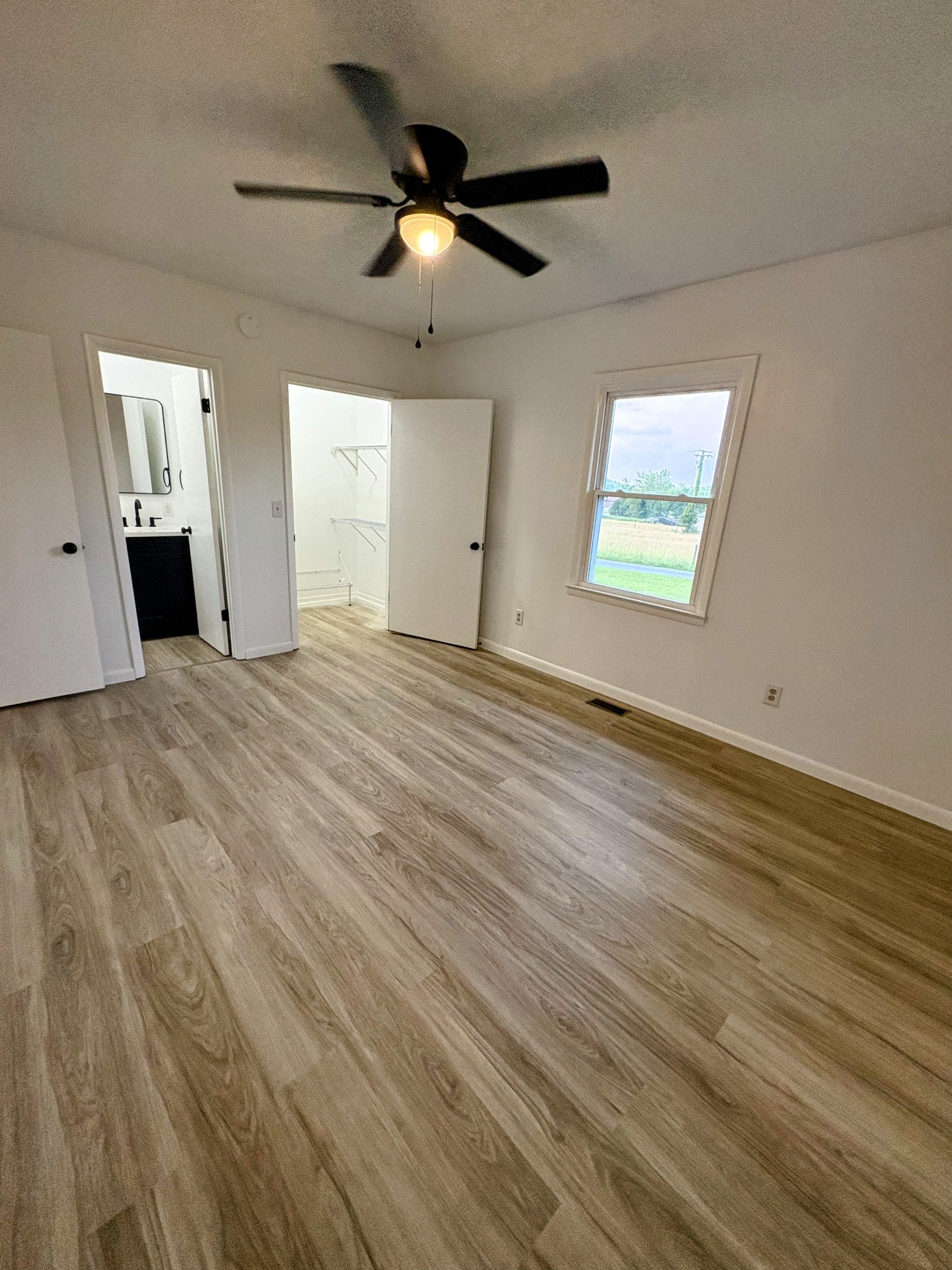 128 Hall Ln