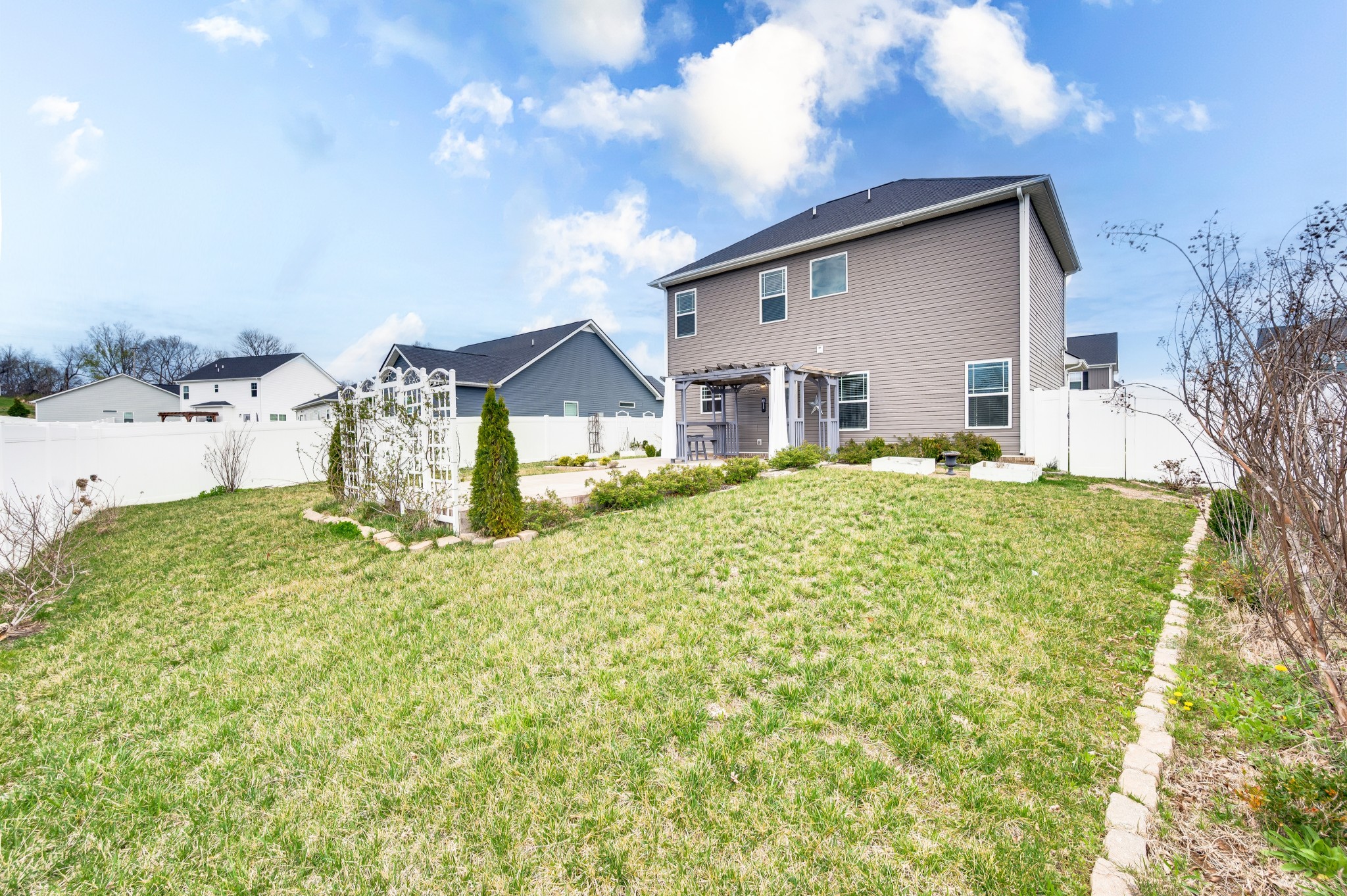 Spring Hill, Tennessee 37174, United States, 3 Bedrooms Bedrooms, ,3 BathroomsBathrooms,Residential,Active,98296