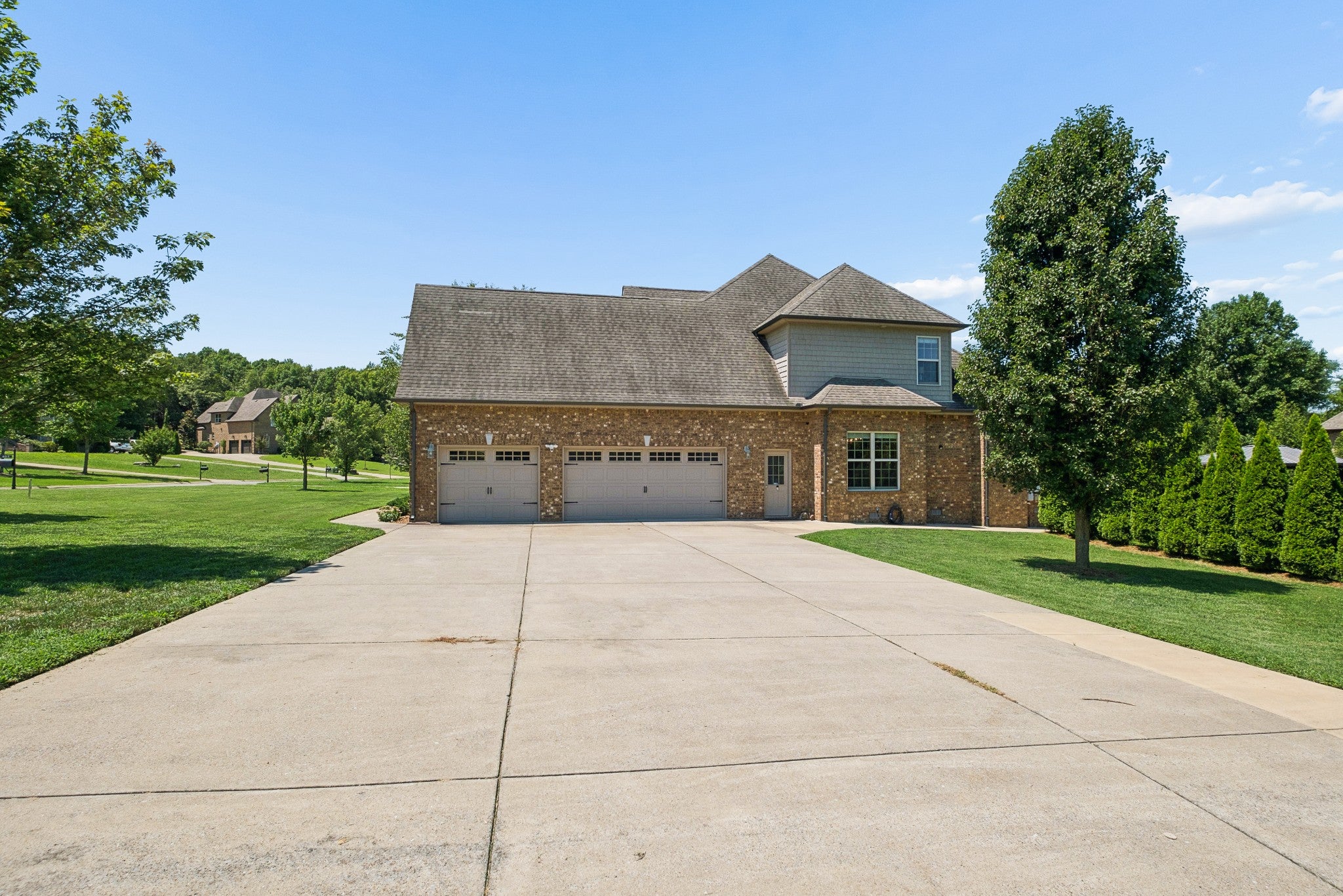 804 Twin View Dr
