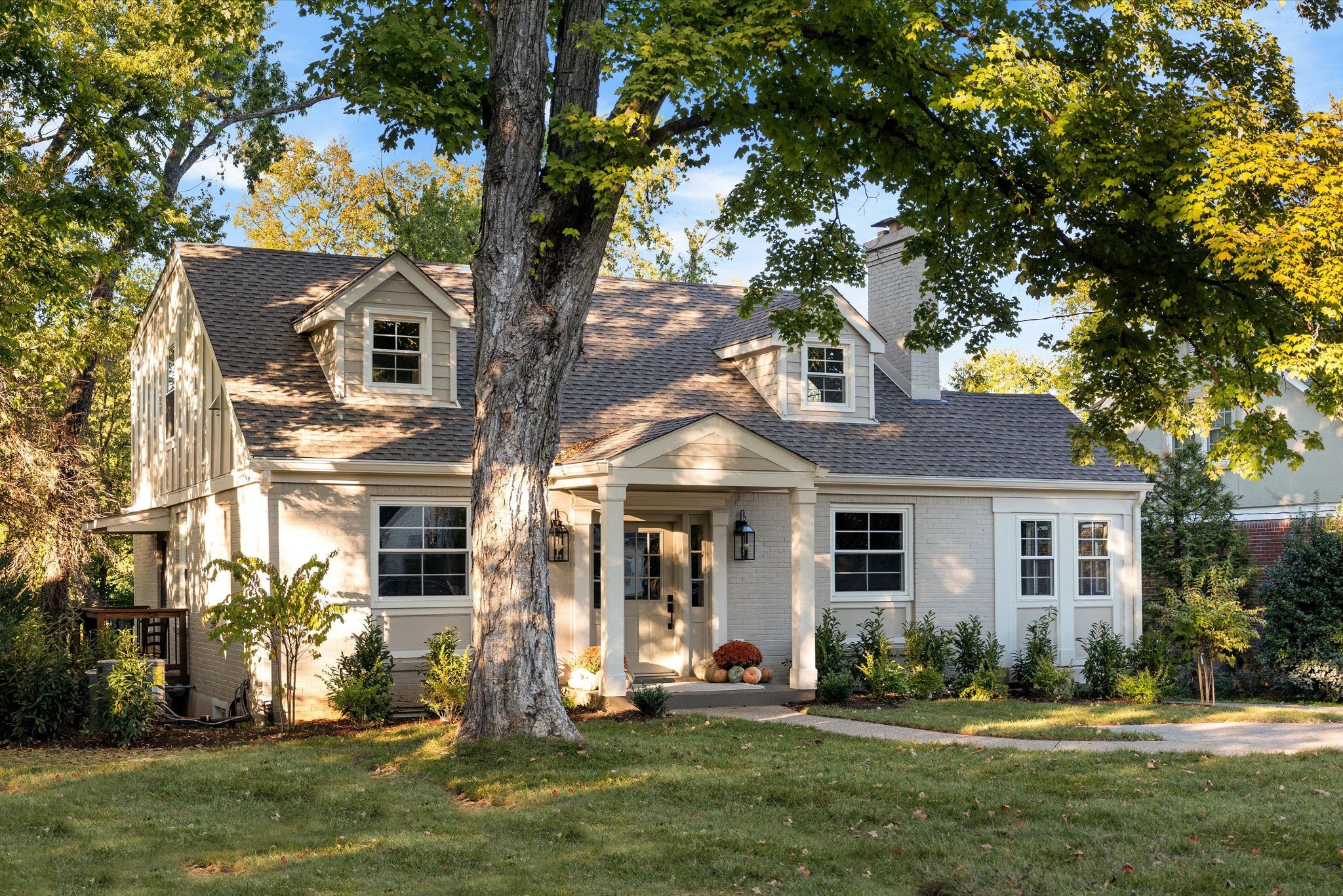 1114 Grandview Dr - home for sale