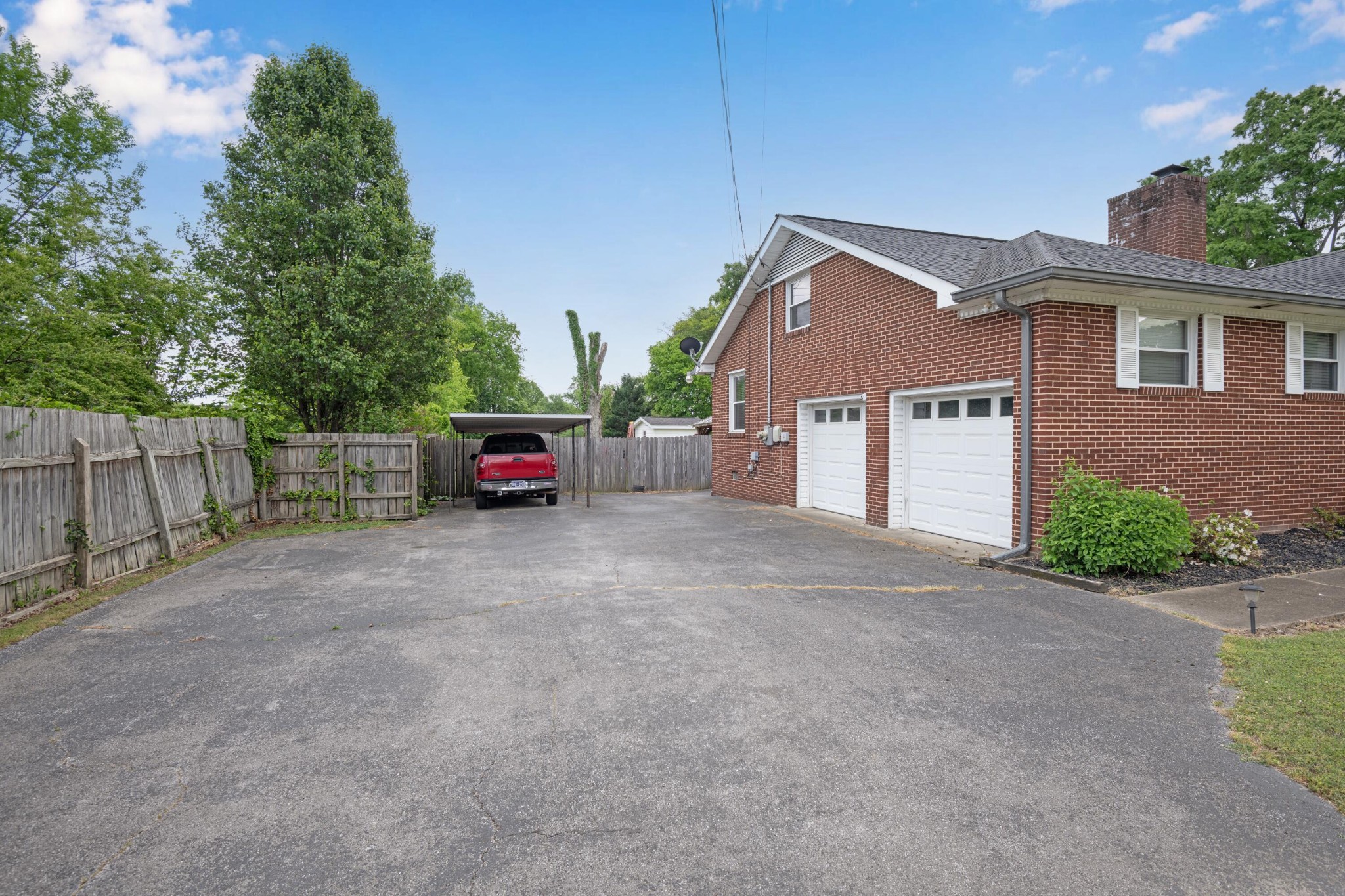 502 S Sweetbriar Avenue