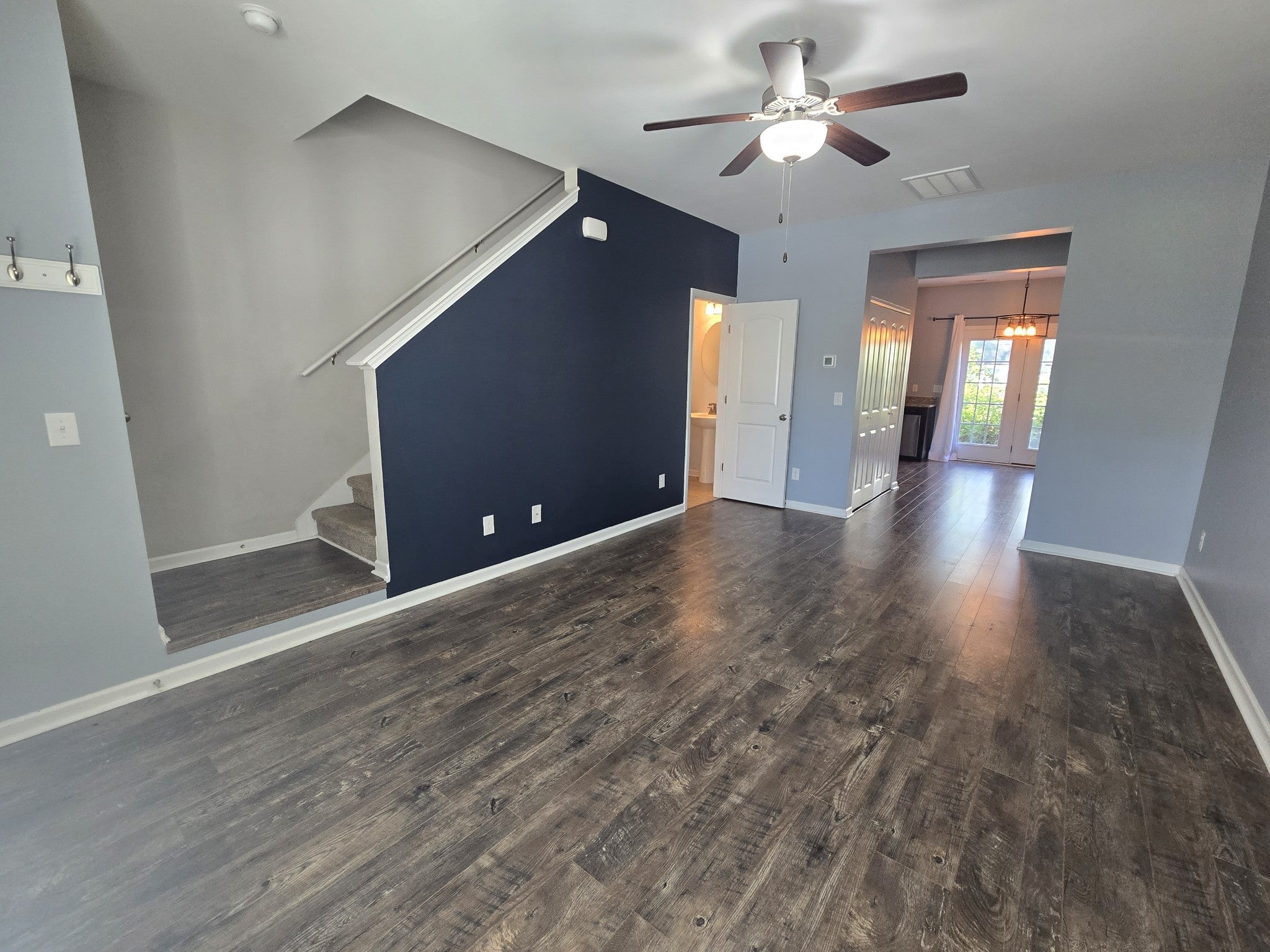 220 Jenna Lee Cir, Madison TN 37115 2-bed home, photo 2 of 16