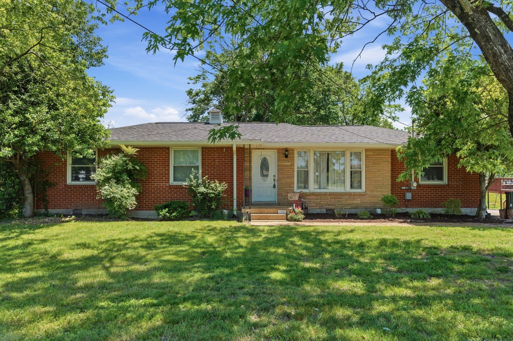 3-bed home for sale in Old Hickory, TN 37138, 101 Newport Dr 101 Newport Dr, Old Hickory TN 37138 3-bed home, photo 1 of 37