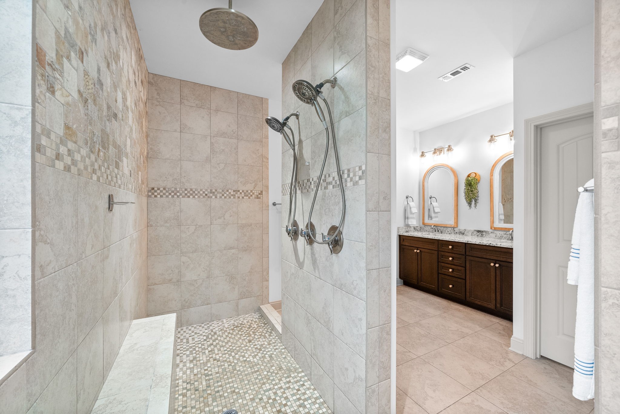 Clarksville, Tennessee 37043, United States, 5 Bedrooms Bedrooms, ,4 BathroomsBathrooms,Residential,Active,205447