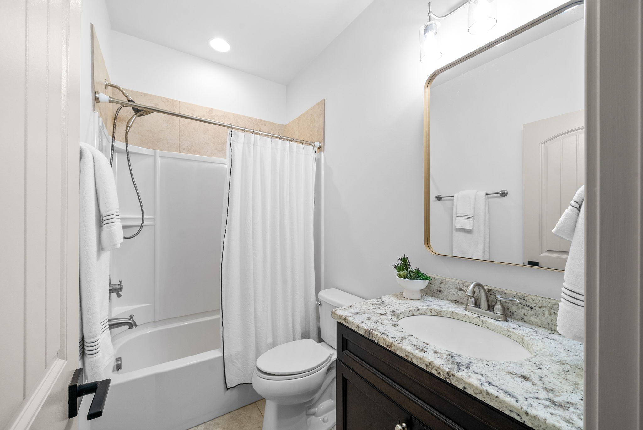 Clarksville, Tennessee 37043, United States, 5 Bedrooms Bedrooms, ,4 BathroomsBathrooms,Residential,Active,205447