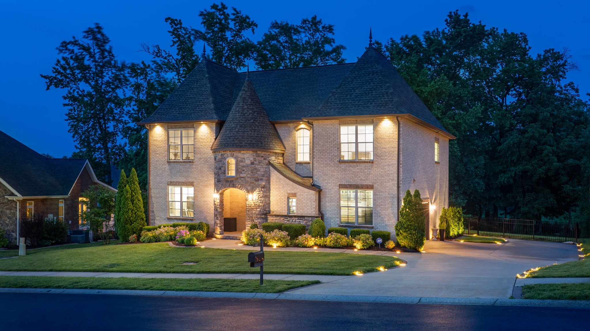 Clarksville, Tennessee 37043, United States, 5 Bedrooms Bedrooms, ,4 BathroomsBathrooms,Residential,Active,205447