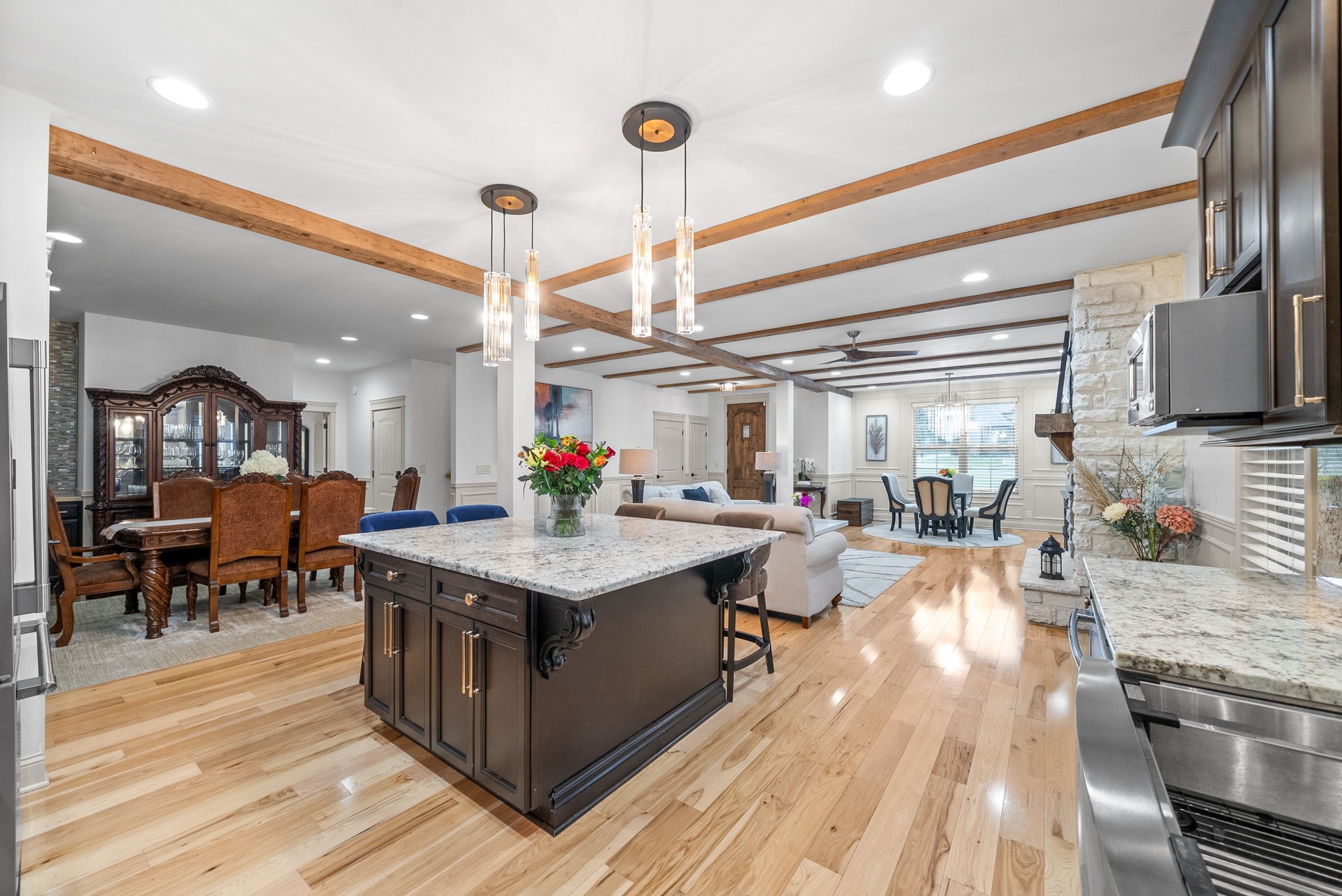 Clarksville, Tennessee 37043, United States, 5 Bedrooms Bedrooms, ,4 BathroomsBathrooms,Residential,Active,205447