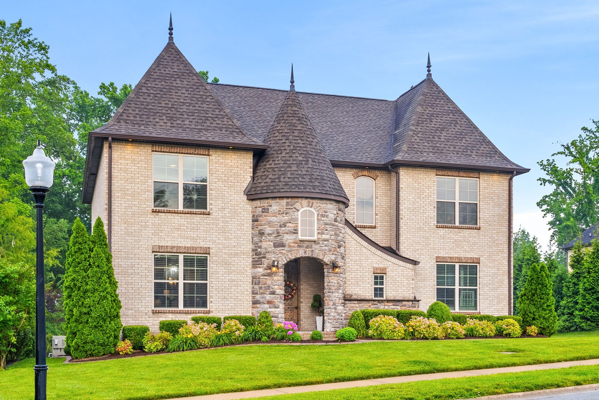 Clarksville, Tennessee 37043, United States, 5 Bedrooms Bedrooms, ,4 BathroomsBathrooms,Residential,Active,205447