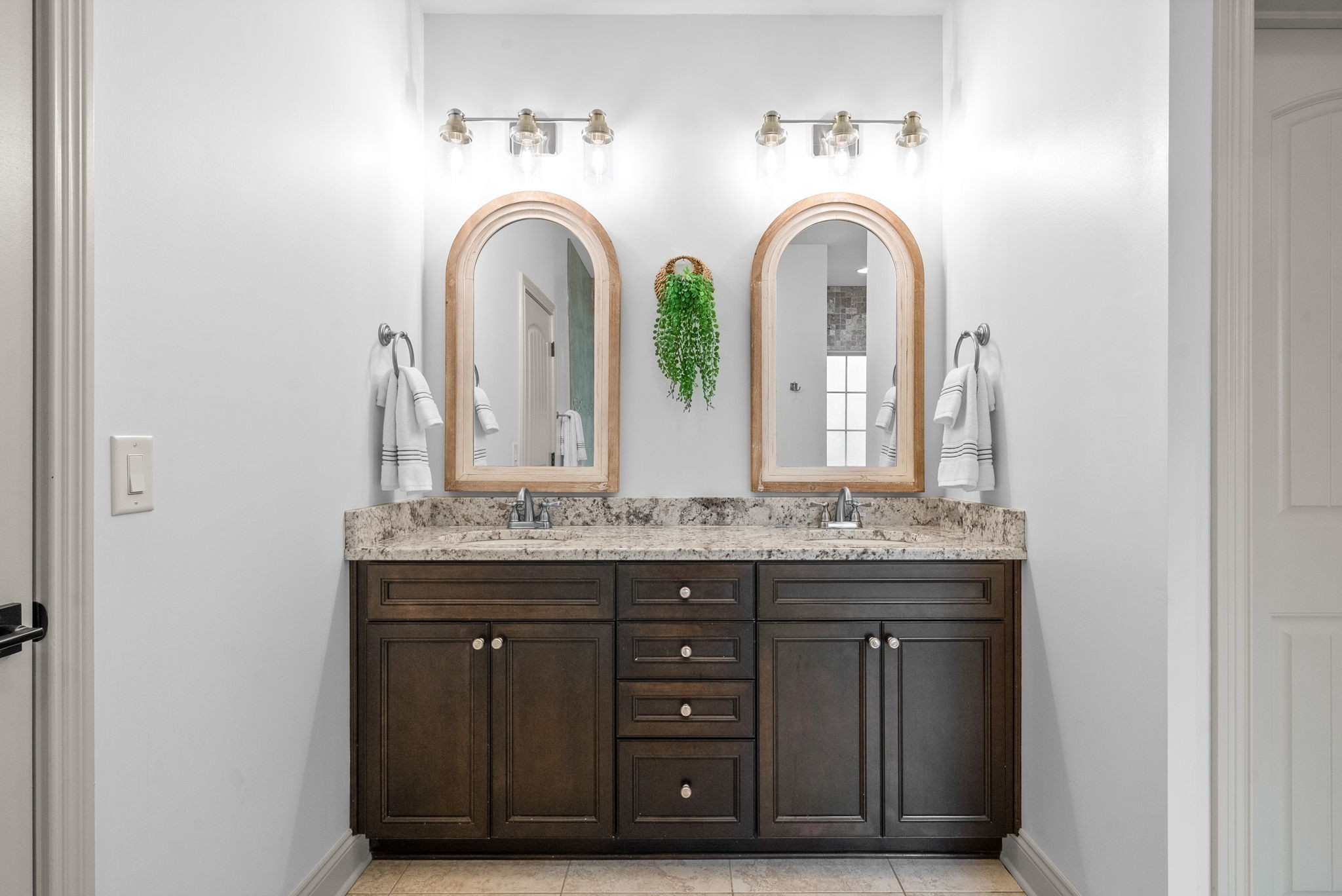 Clarksville, Tennessee 37043, United States, 5 Bedrooms Bedrooms, ,4 BathroomsBathrooms,Residential,Active,205447