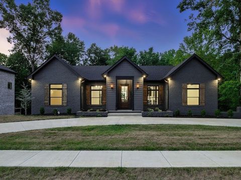 2549 Everwood Ct Clarksville TN 37043