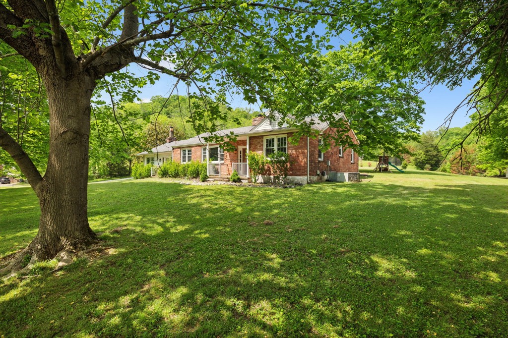 1155 Ridge Hill Rd