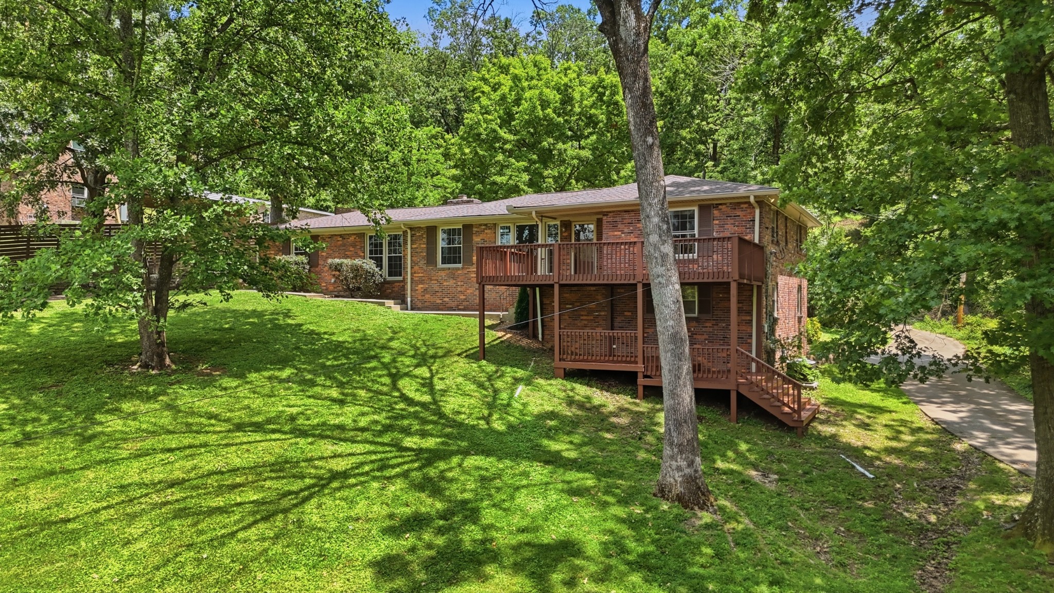 600 Vanoke Dr - Photo 2