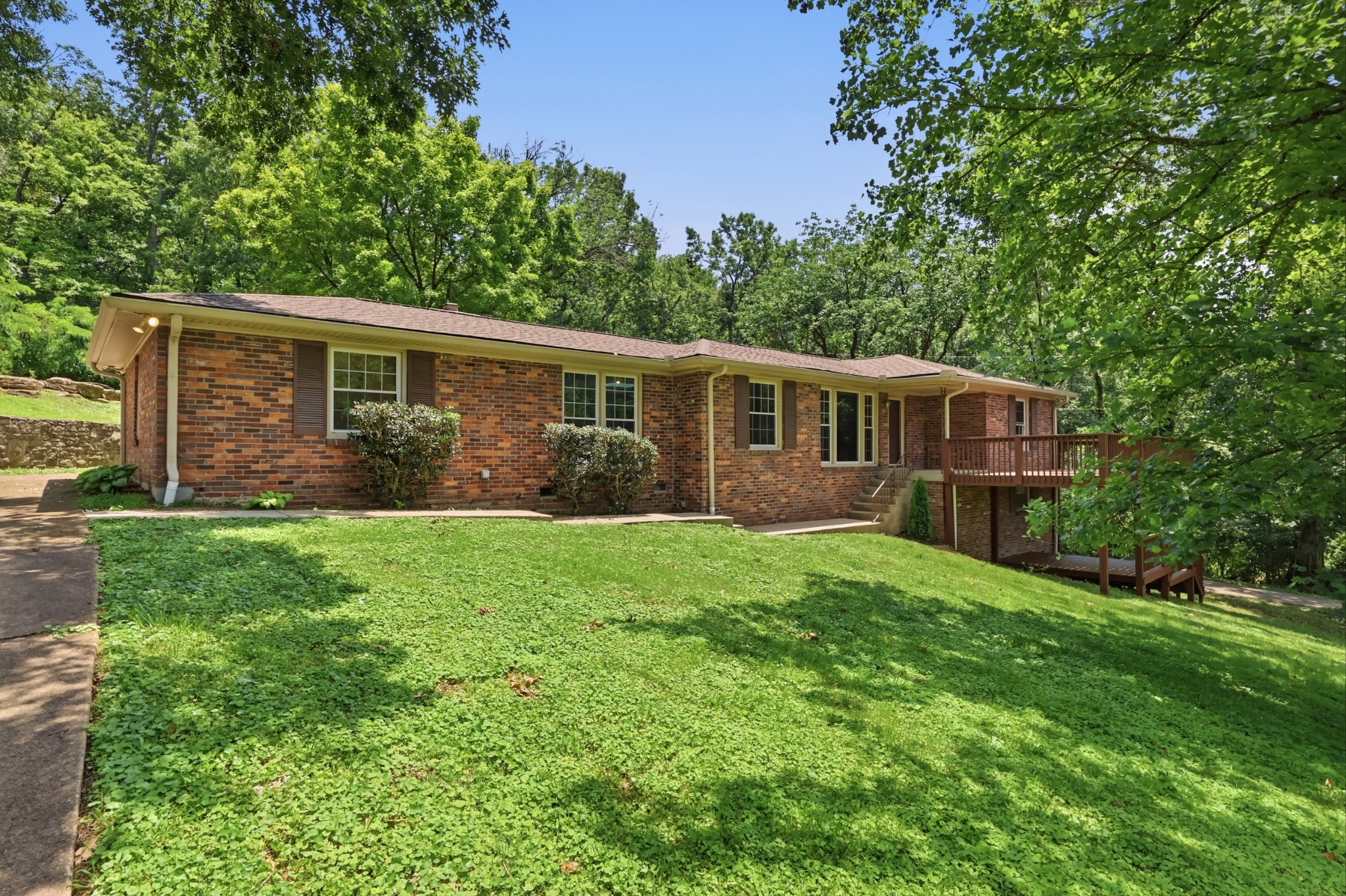 600 Vanoke Dr - Photo 3