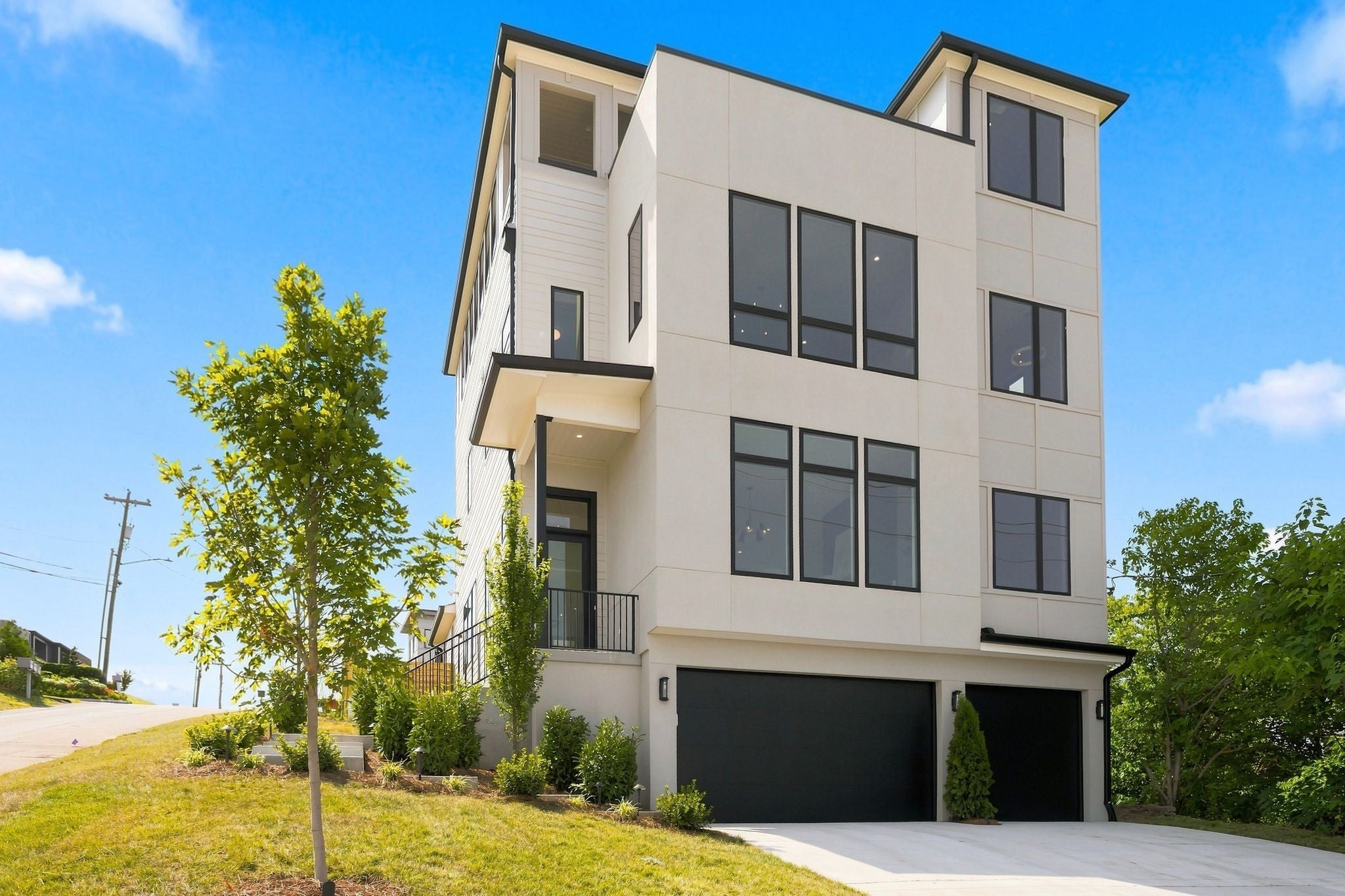 5-bed listing at 301 33rd Ave N, Nashville