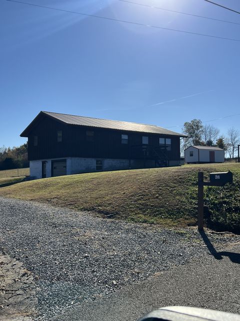 473 Holcomb Rd McMinnville TN 37110