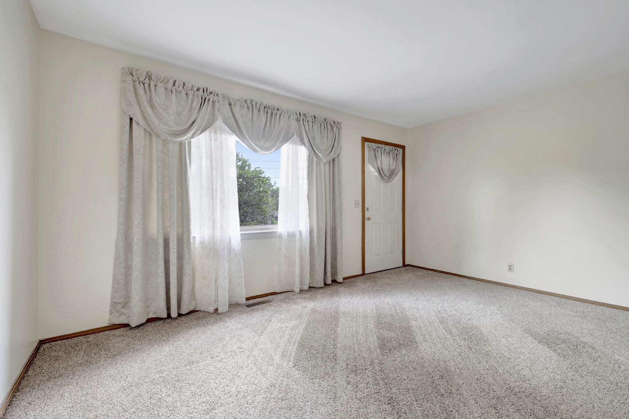 211 Friendship Dr