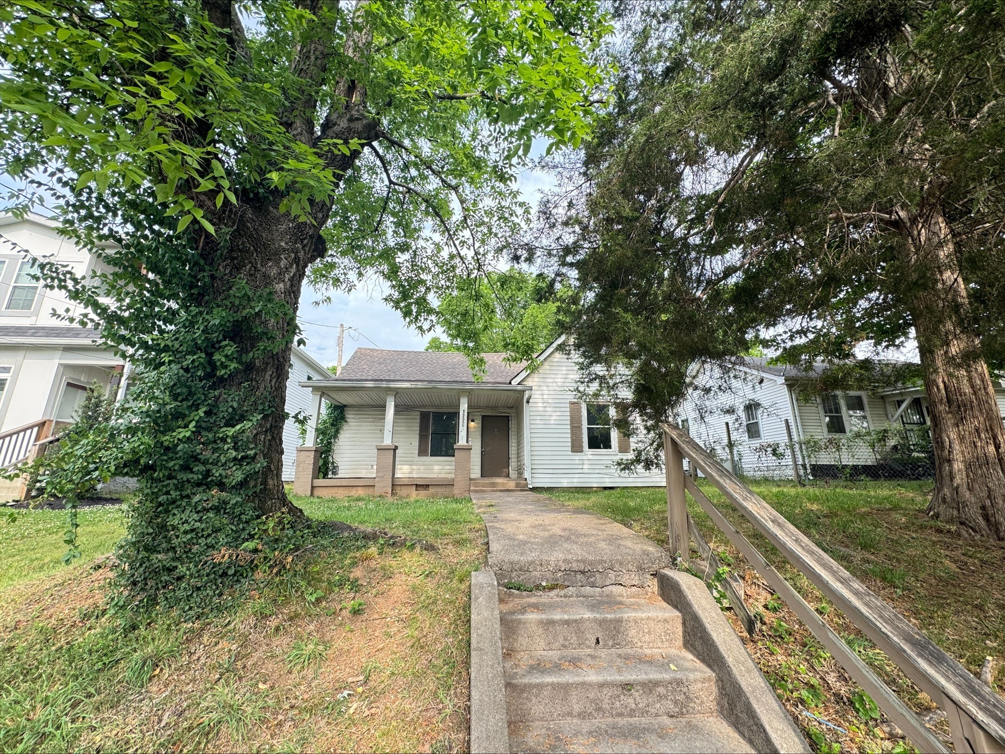 1220 Stockell St