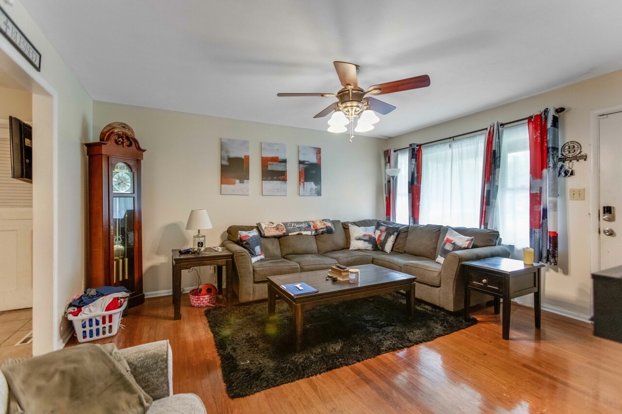 1710 Clarence Dr