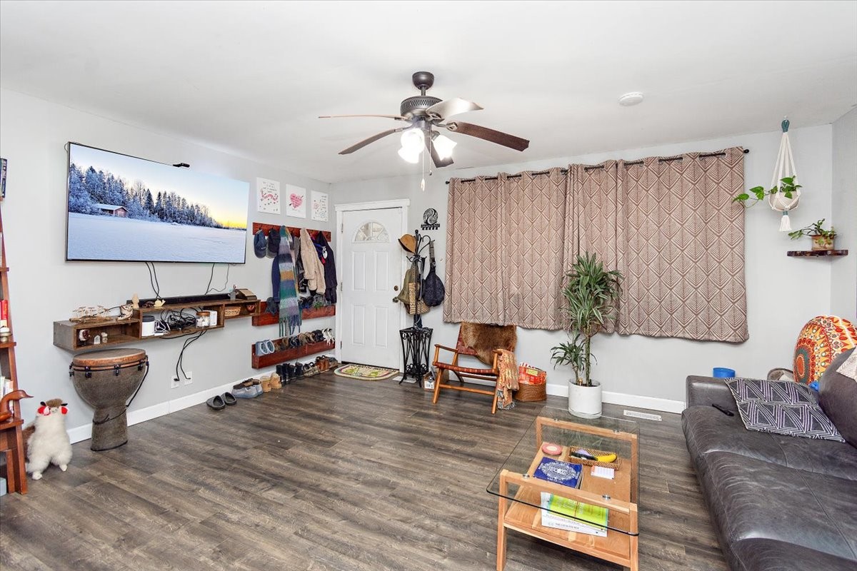 1081 Slaters Creek Rd