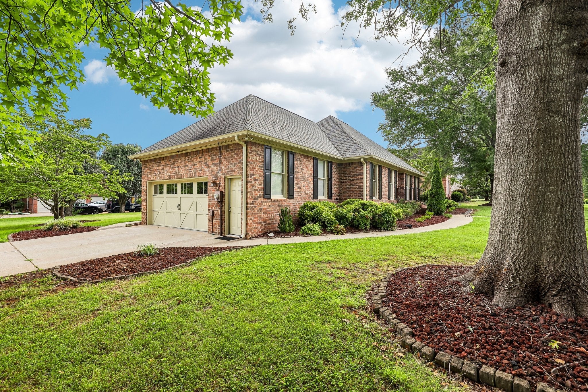 718 Palisade Dr