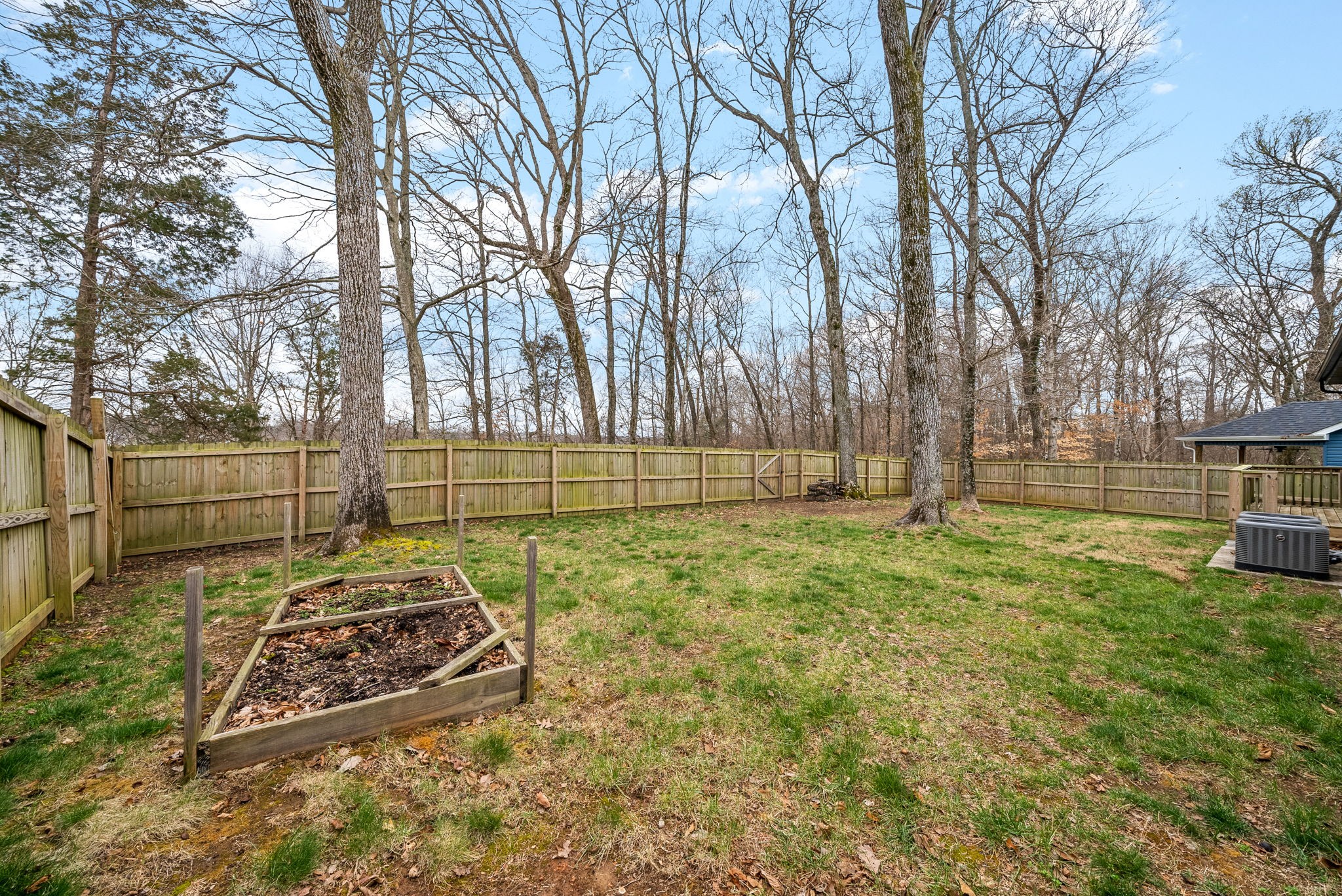 Clarksville, Tennessee 37040, United States, 4 Bedrooms Bedrooms, ,3 BathroomsBathrooms,Residential,Active,116912
