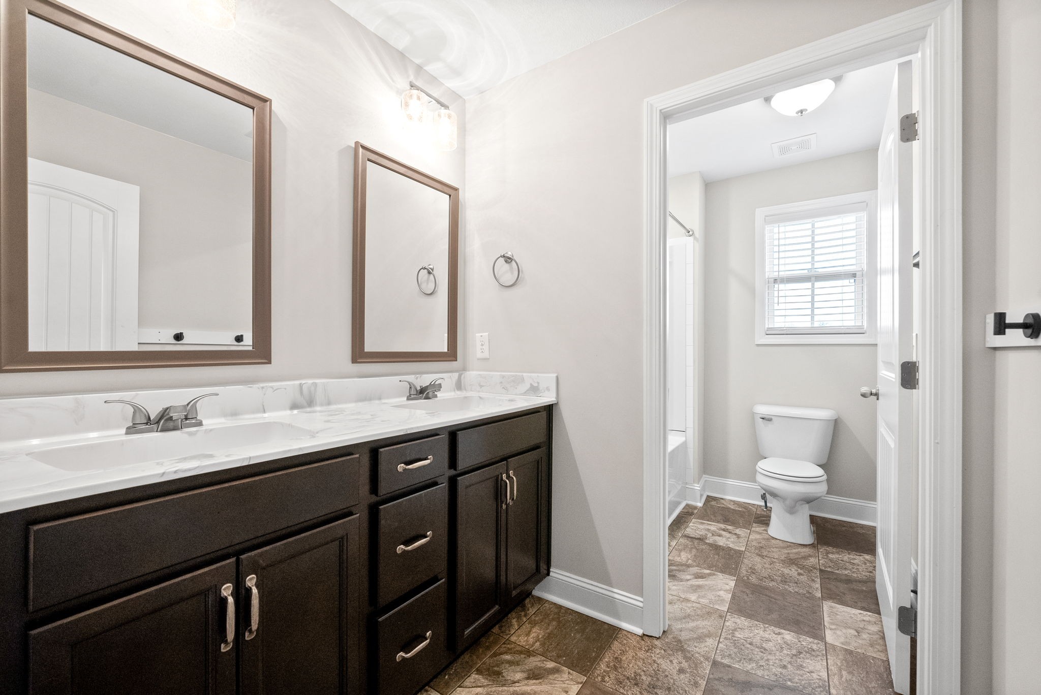 Clarksville, Tennessee 37040, United States, 4 Bedrooms Bedrooms, ,3 BathroomsBathrooms,Residential,Active,116912