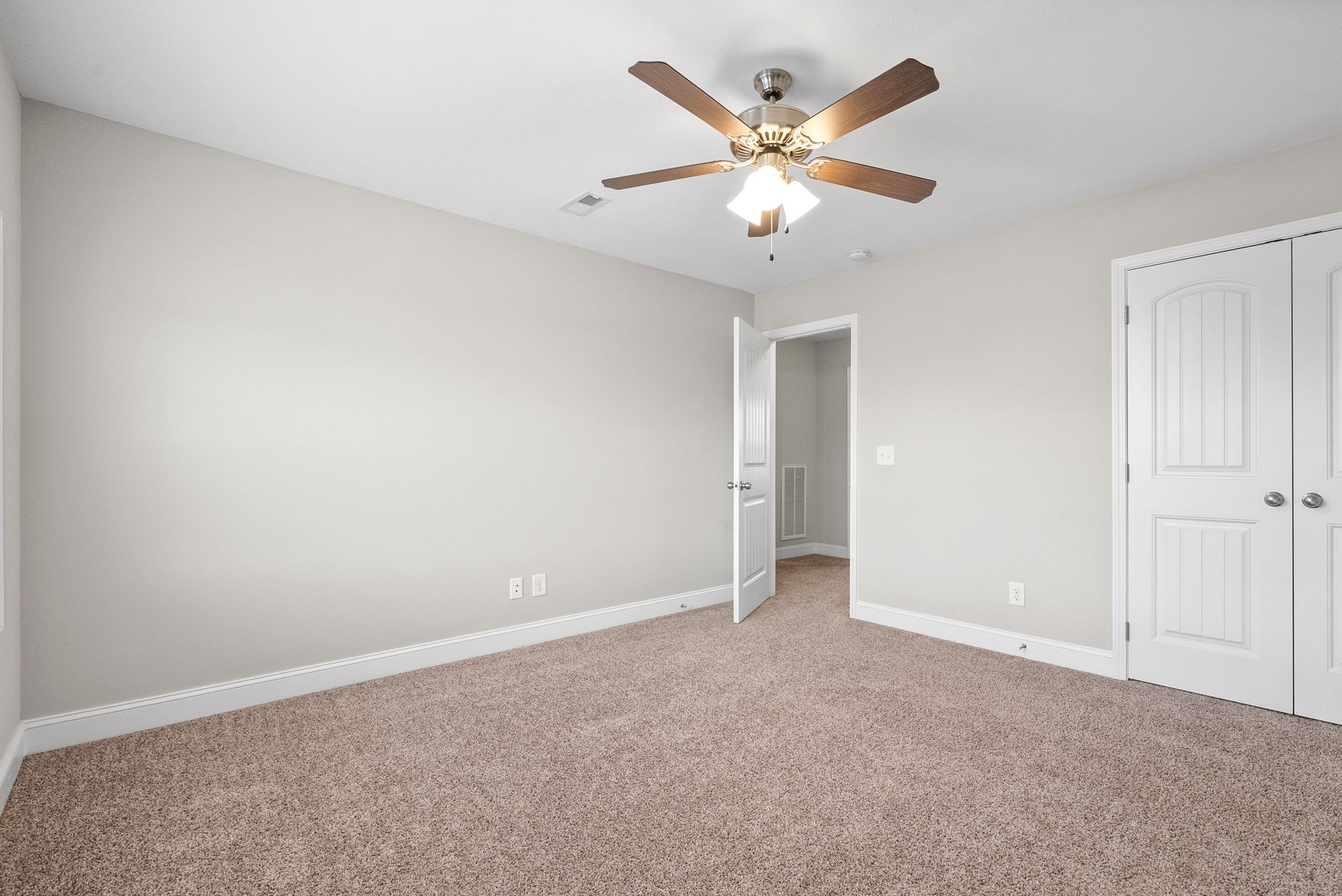 Clarksville, Tennessee 37040, United States, 4 Bedrooms Bedrooms, ,3 BathroomsBathrooms,Residential,Active,116912