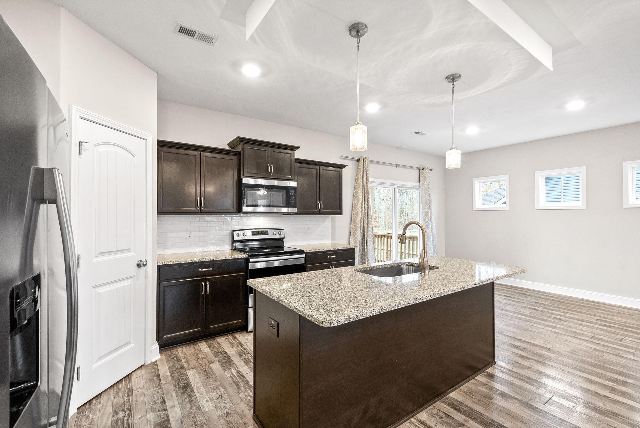 Clarksville, Tennessee 37040, United States, 4 Bedrooms Bedrooms, ,3 BathroomsBathrooms,Residential,Active,116912