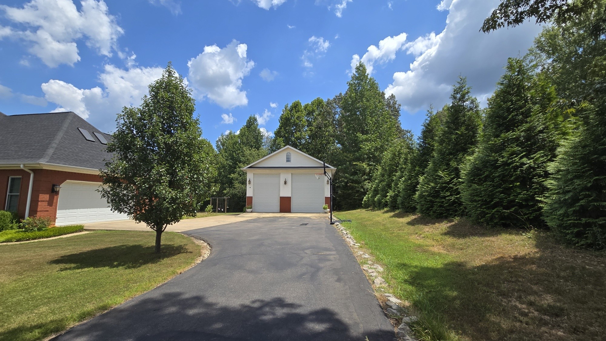 120 Carmen Dr