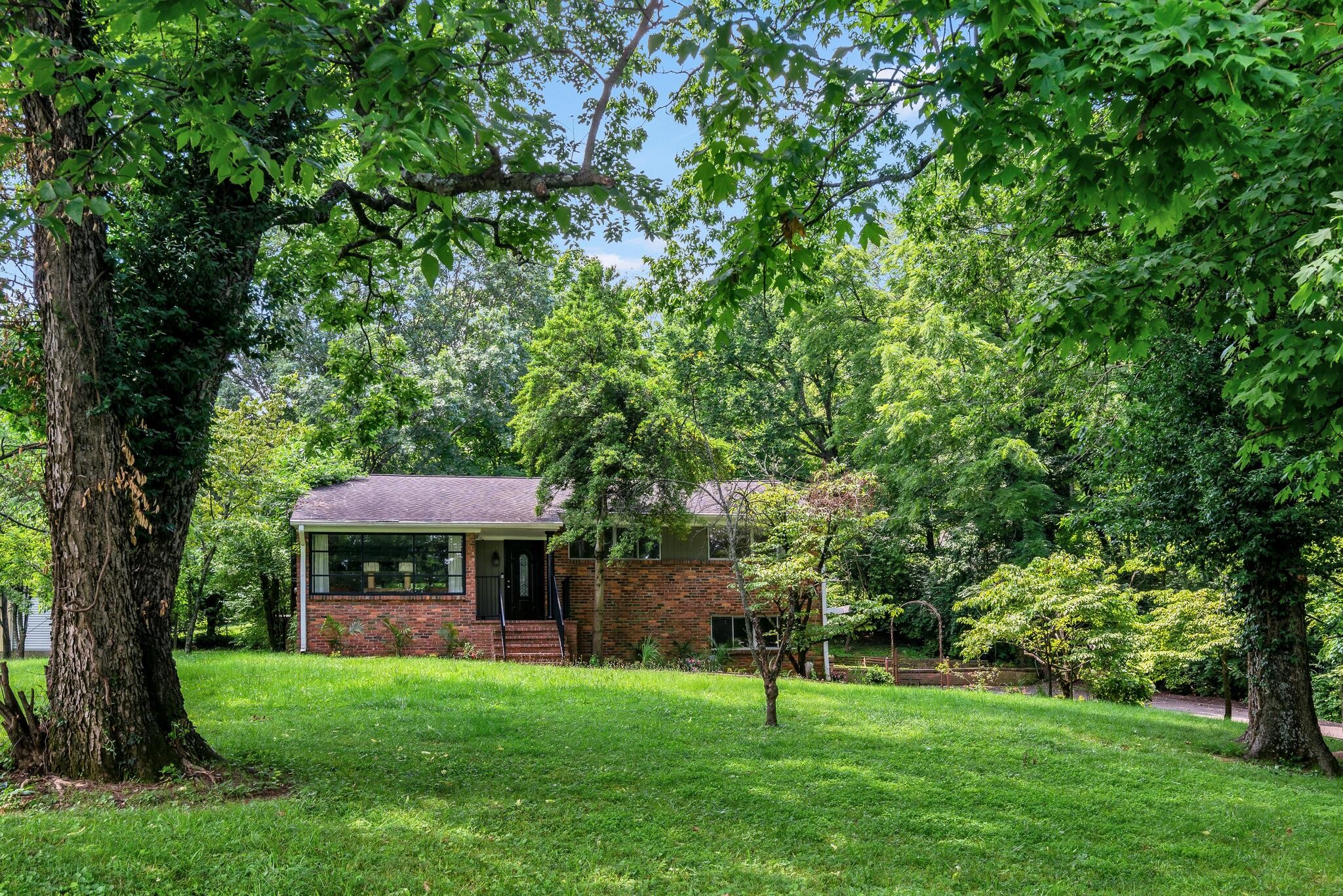 605 Burgundy Dr