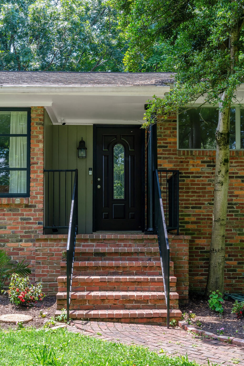 605 Burgundy Dr