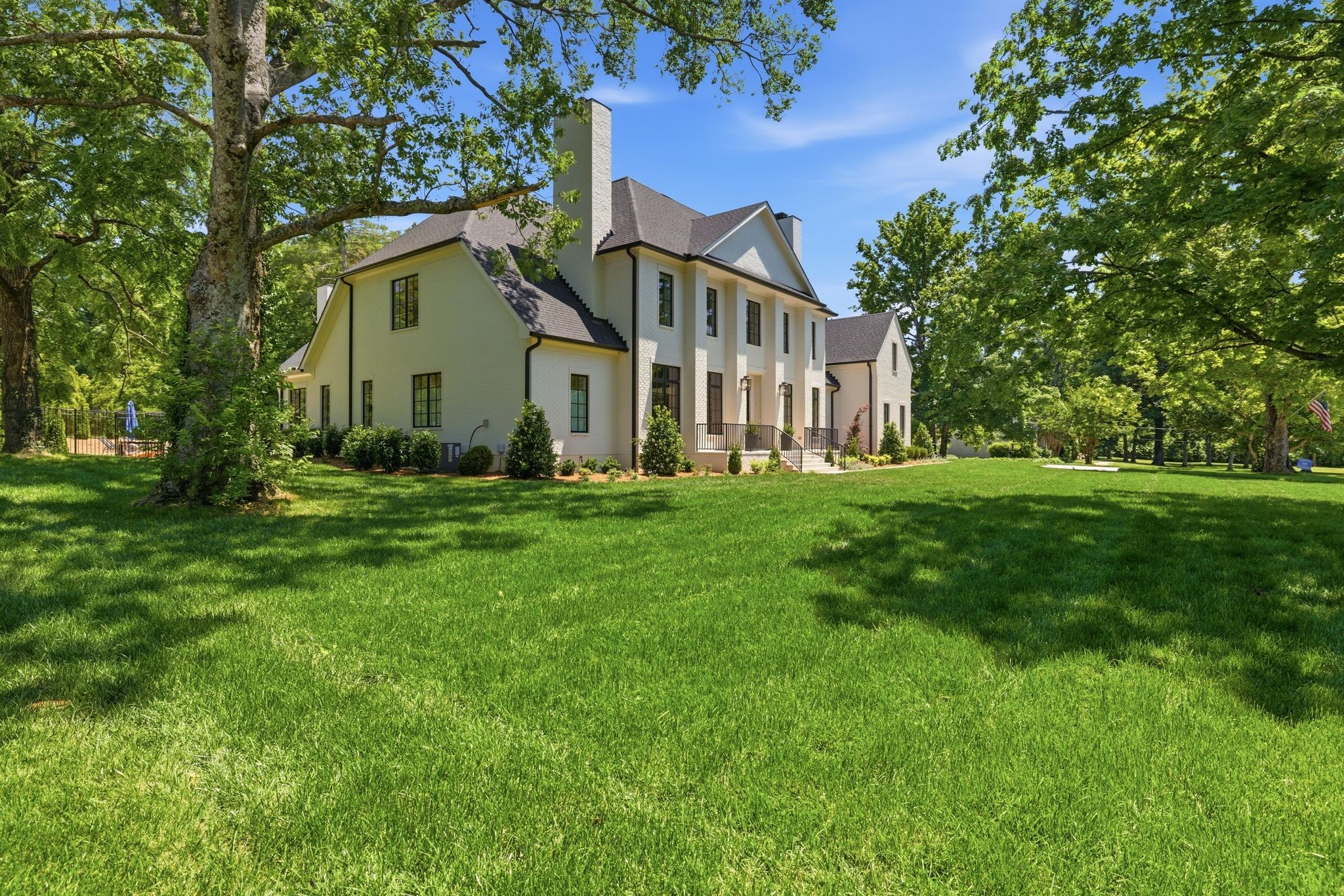 4712 Hazelwood Cir