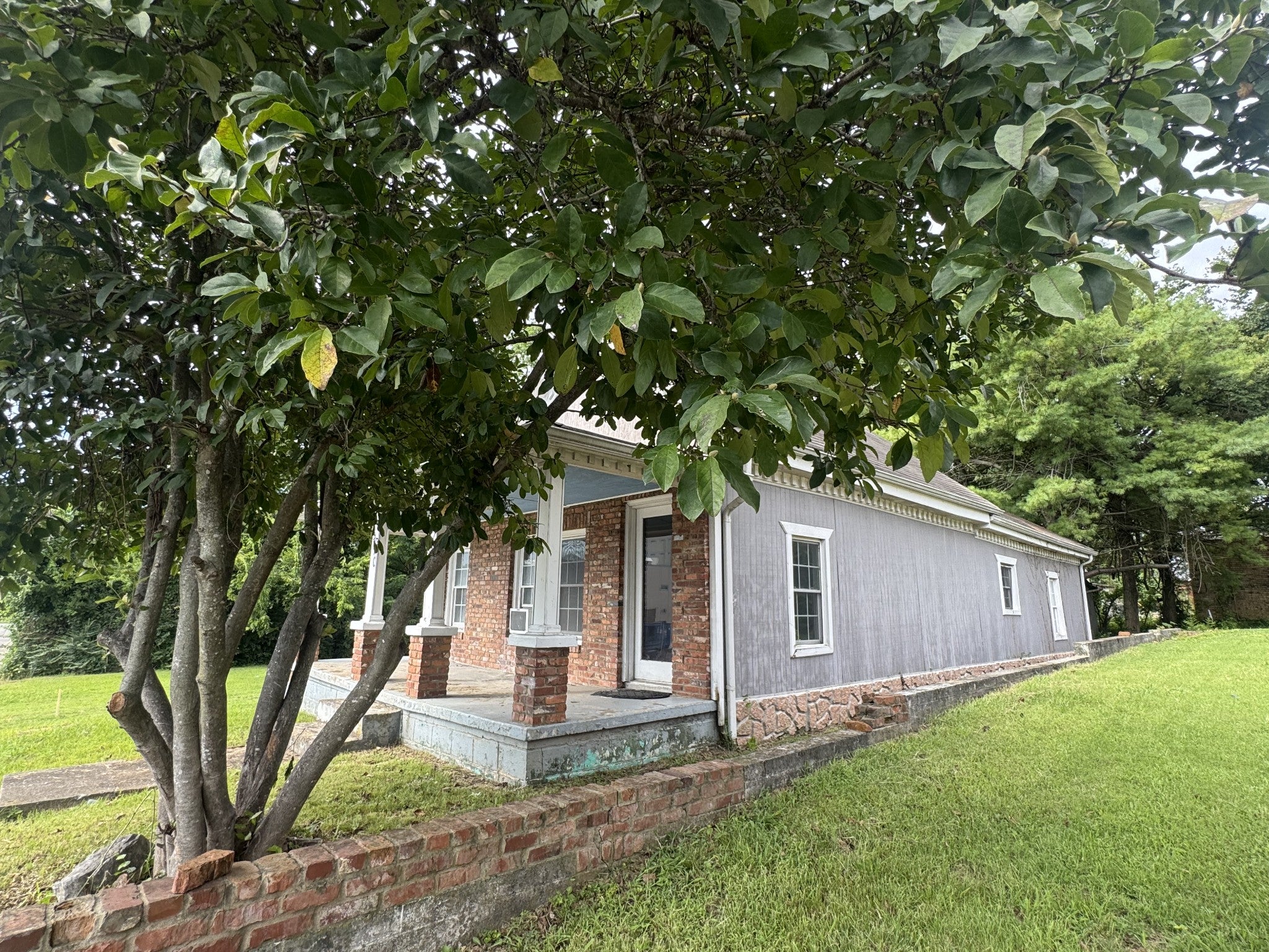 210 S Foster Ave