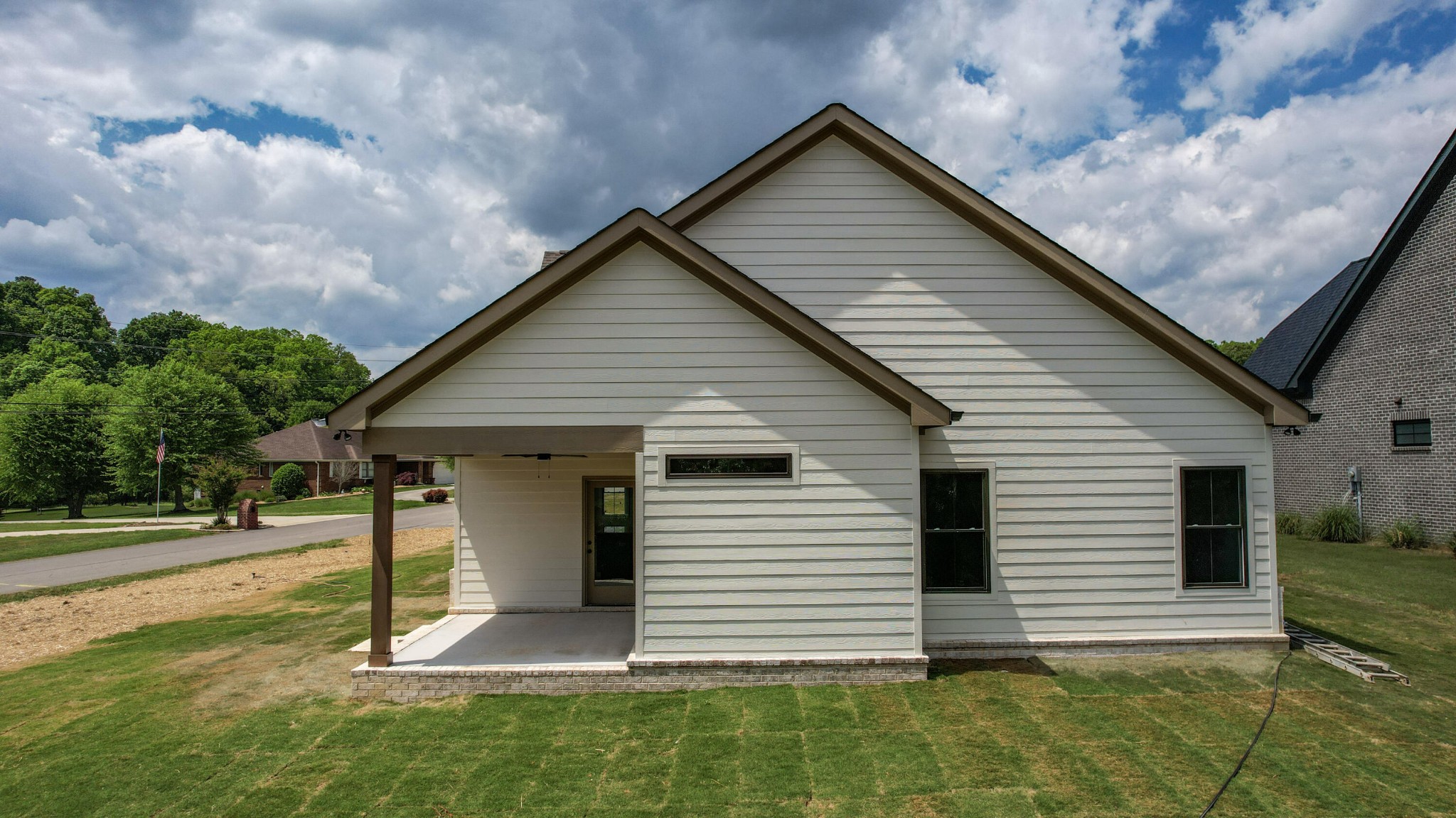 302 Kings Cove Court NW